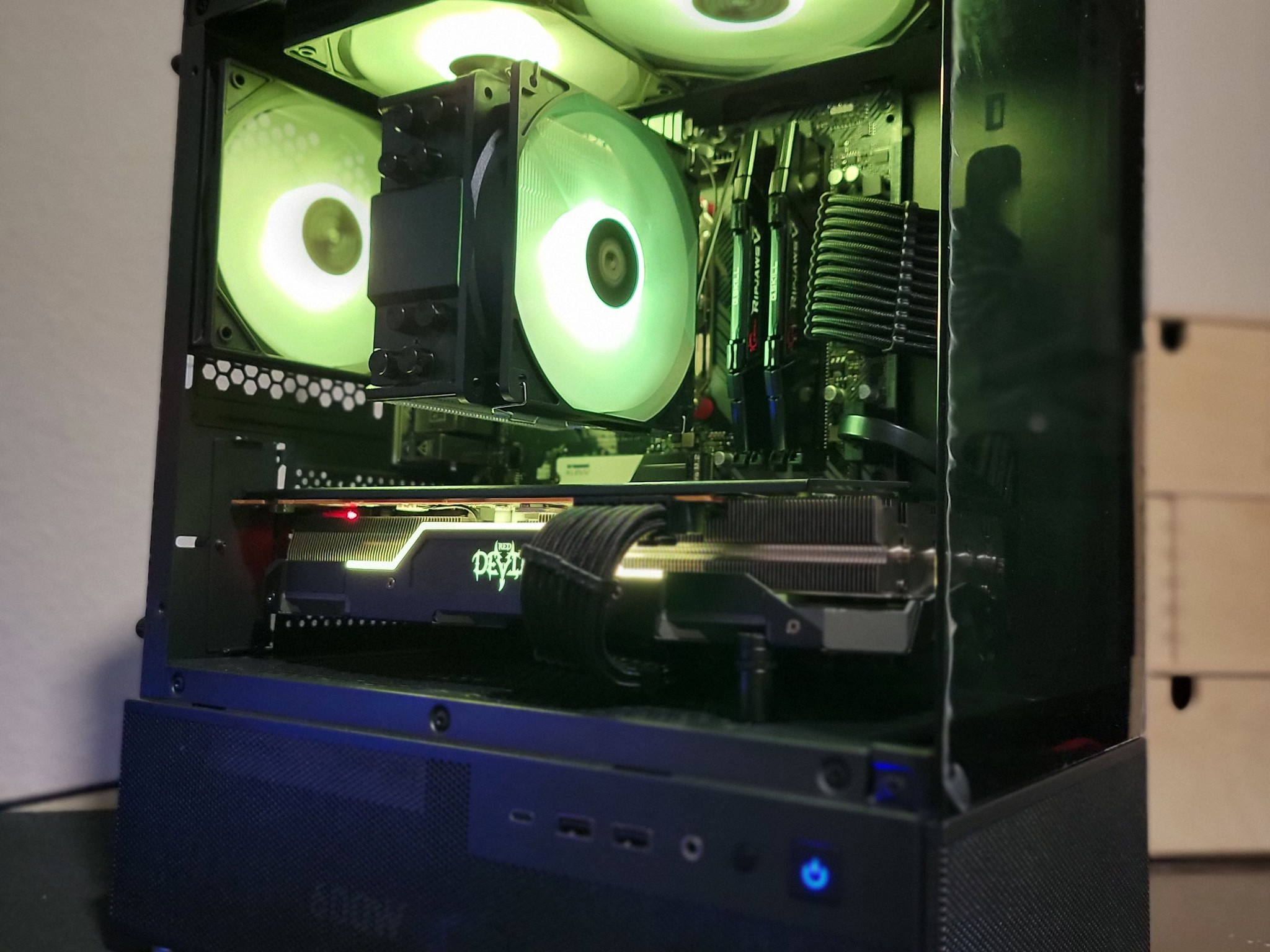 Gaming PC: Rx5700xt🔴Ryzen 5 3600🔴16gb RAM🔴On board WIFI