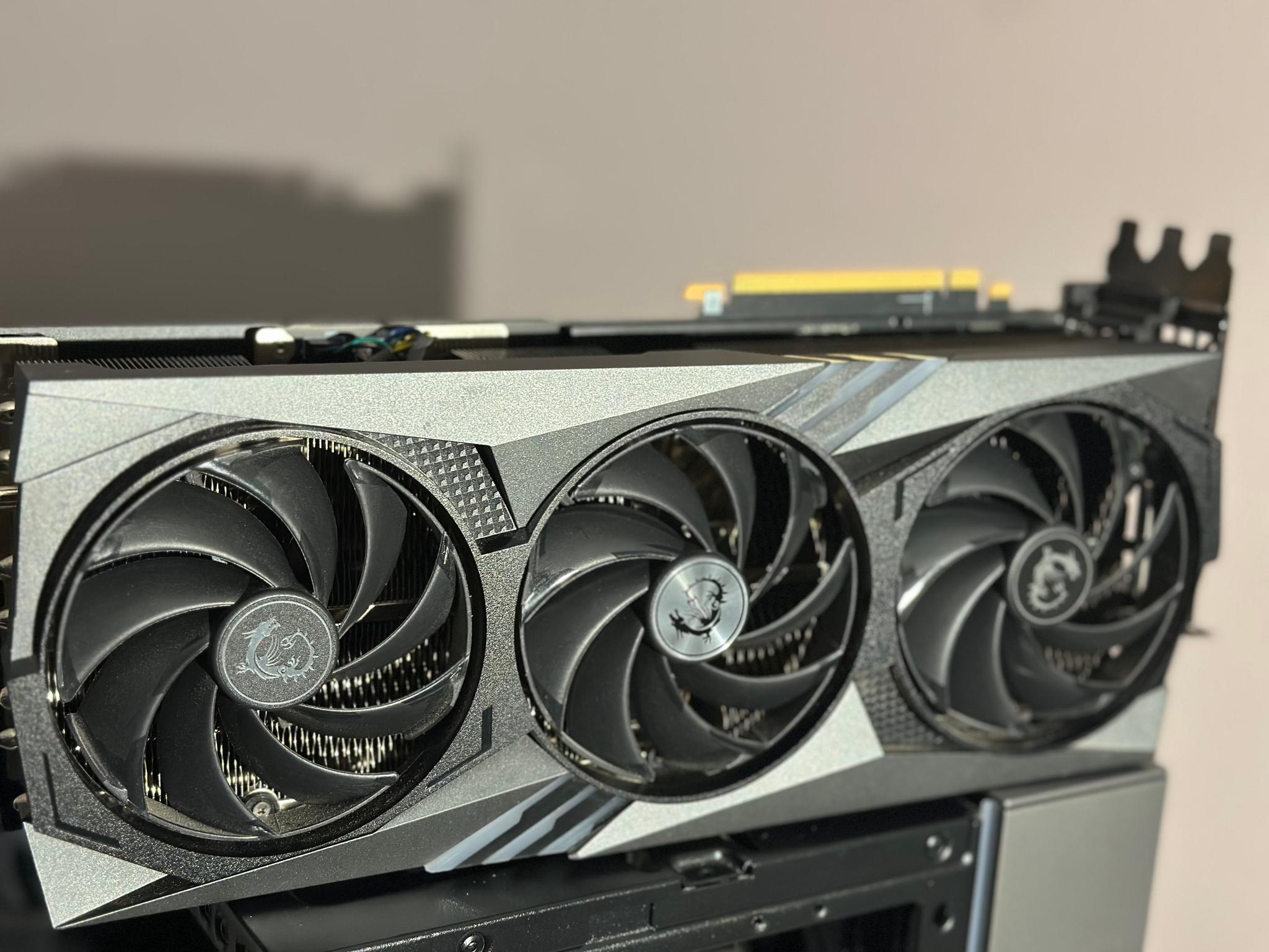 MSI GeForce RTX 4090 GAMING TRIO