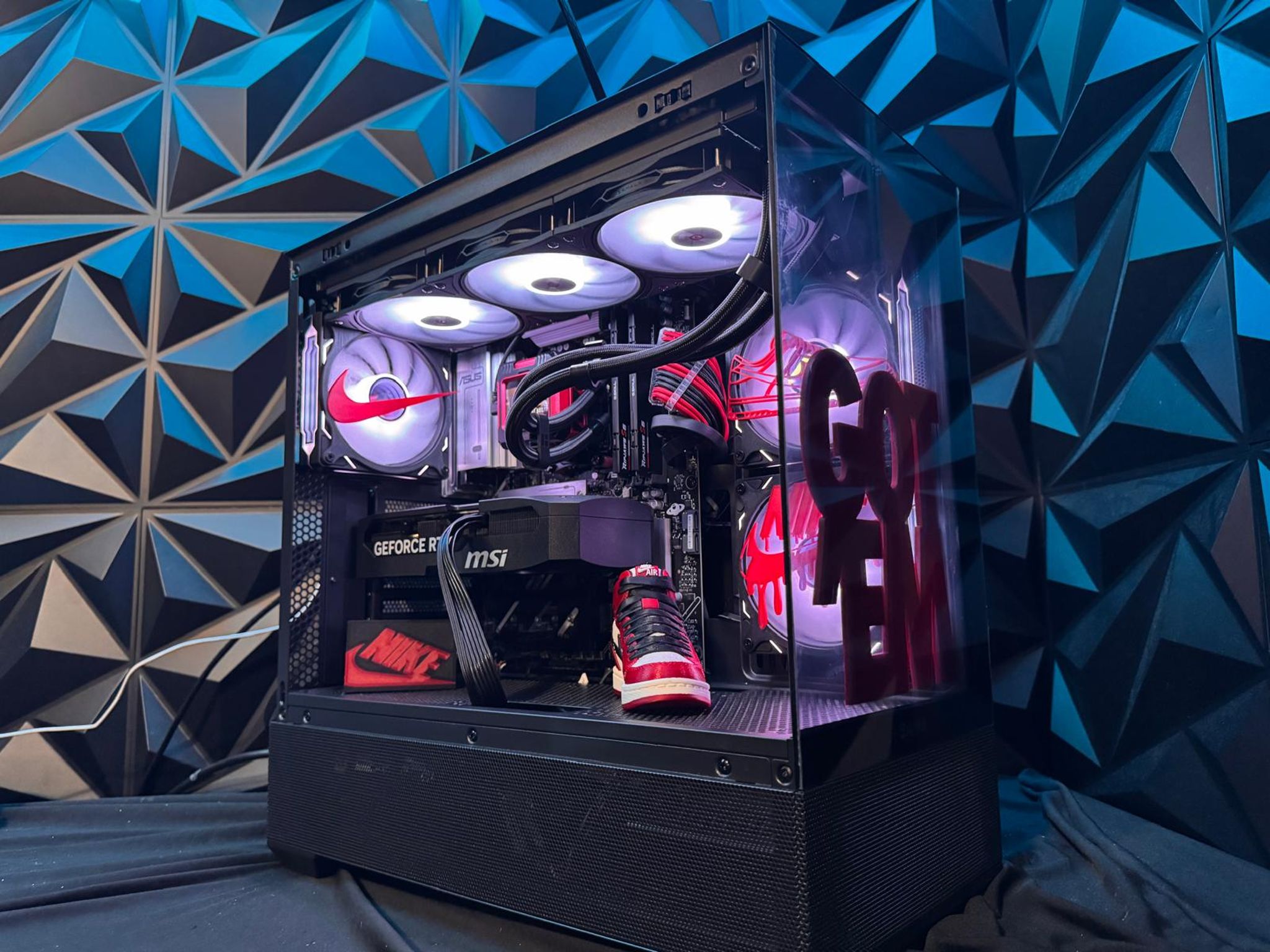 👟The Sneaker Head 👟| Ryzen 7700X | RTX 5070| 64 GB DDR5| 2 TB NVMe SSD| 850W PSU