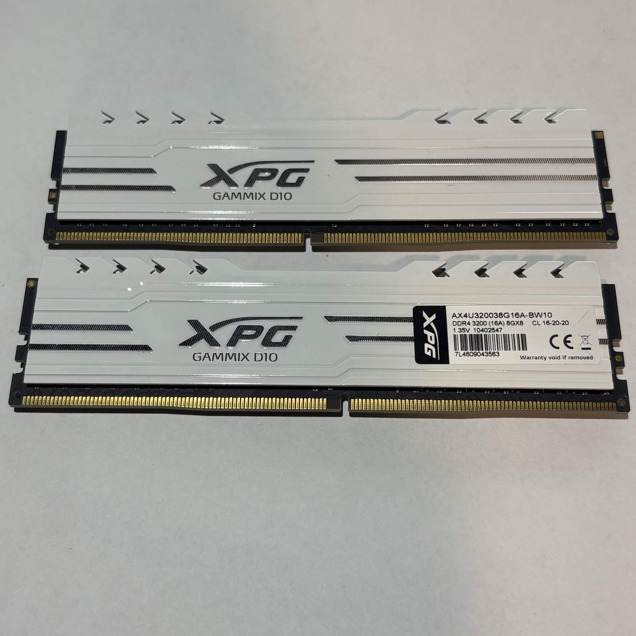 XPG Gammix D10 16GB (2x8GB) DDR4 3200MHz CL16 RAM White