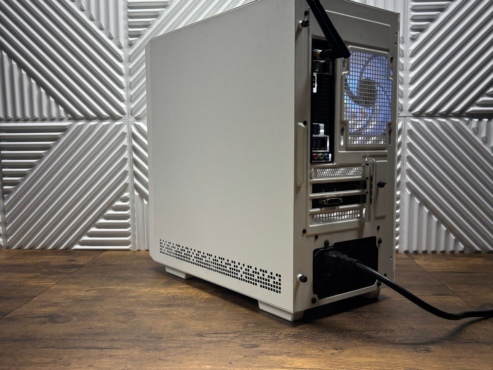 Ryzen 3 3100 + RX 570 4GB Gaming PC | 16GB RGB RAM | 1.24TB Storage | WiFi