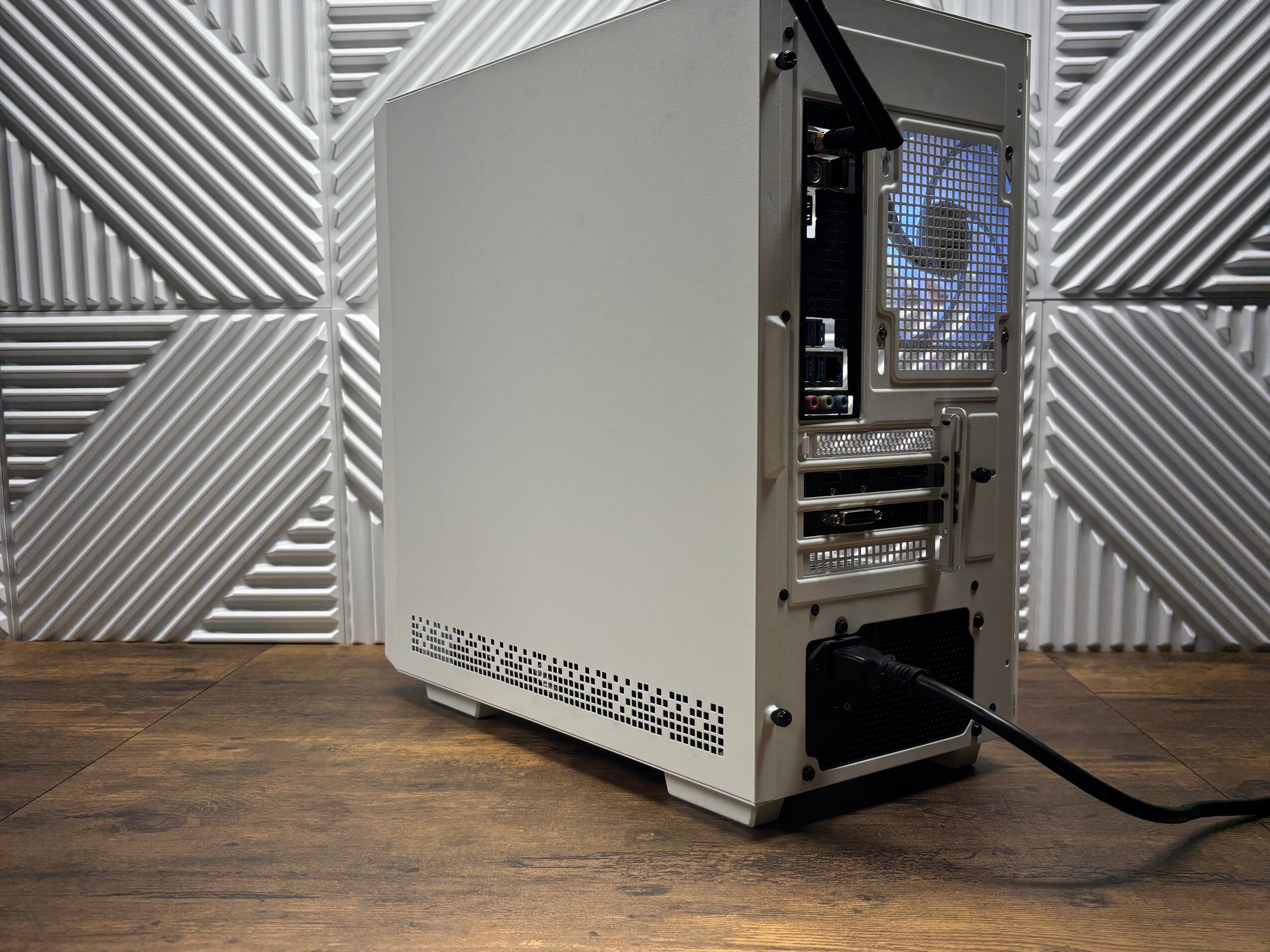 Ryzen 3 3100 + RX 570 4GB Gaming PC | 16GB RGB RAM | 1.24TB Storage | WiFi