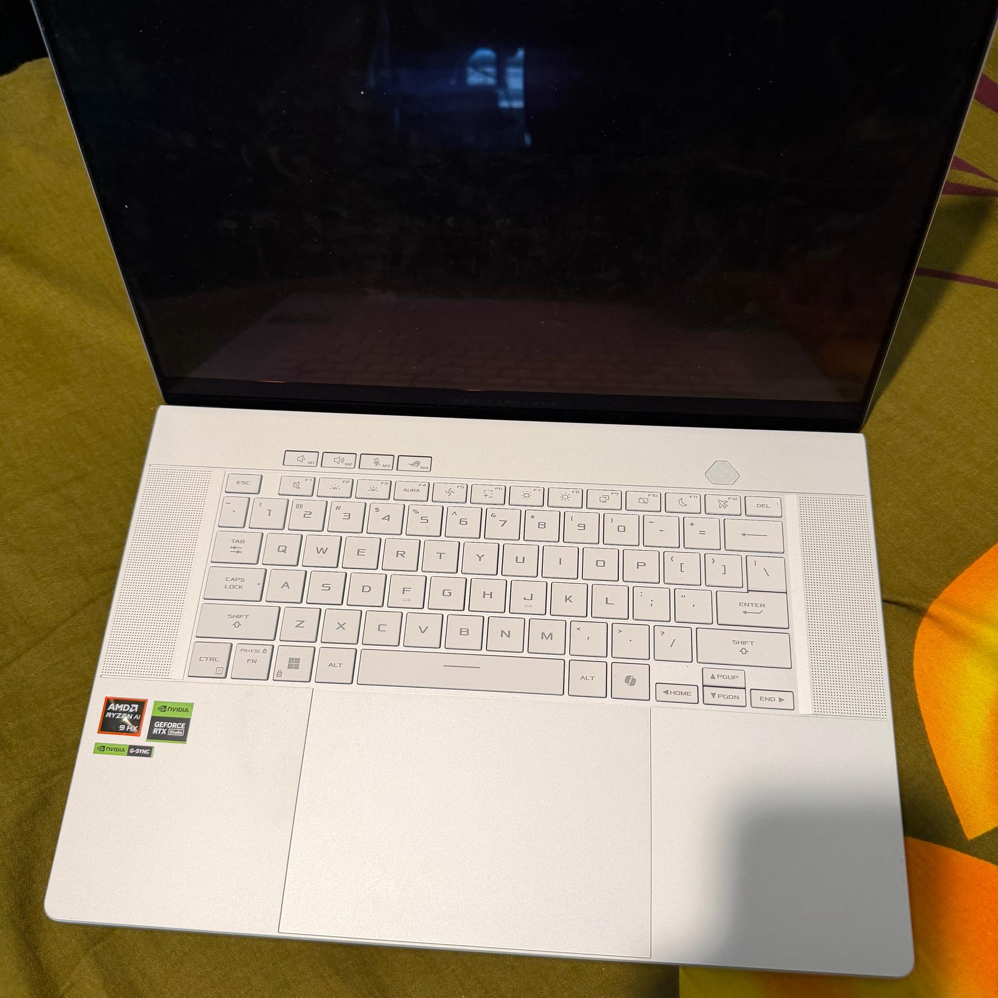 ASUS Zephyrus G16 Gaming laptop RTX 4070, Ryzen AI 9 370HX, 32GB Ram, 2TB SSD
