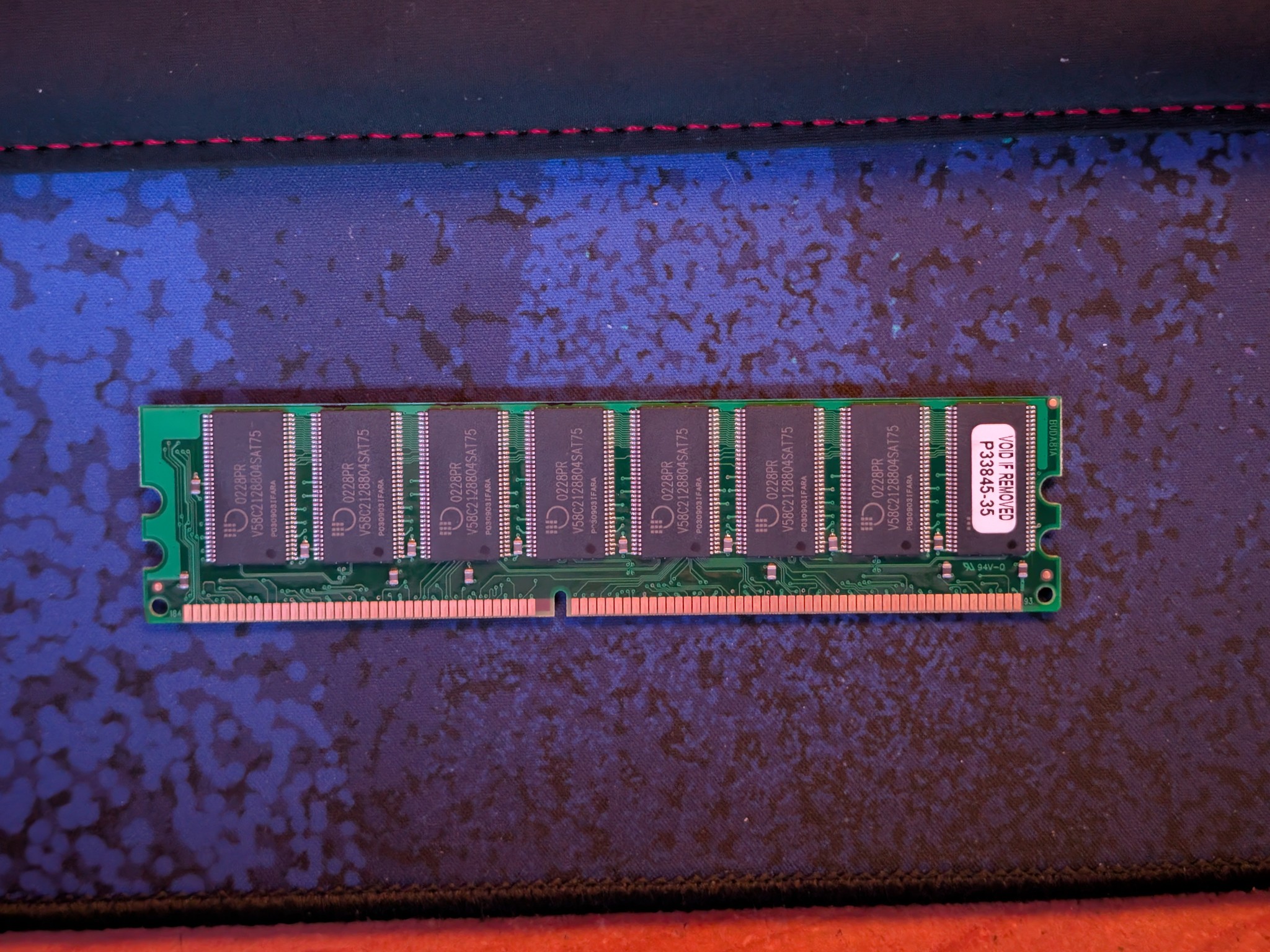 Edge 256mb DDR - SDRAM 266 Mhz - Pc2100u-25330-b1