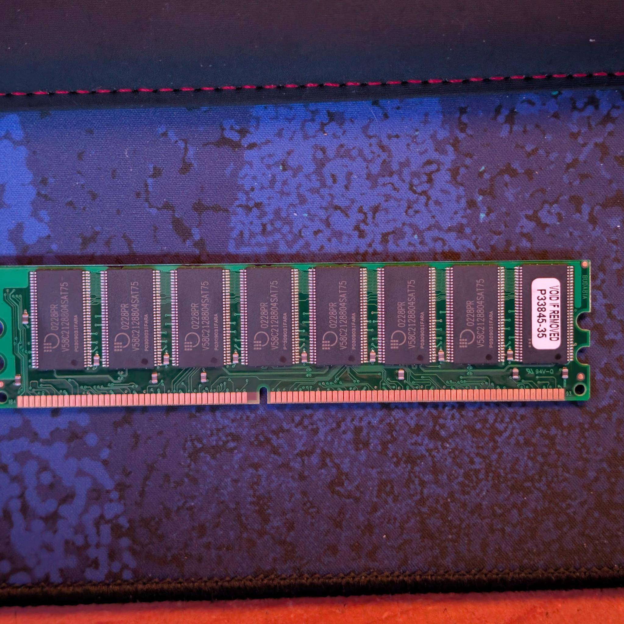 Edge 256mb DDR - SDRAM 266 Mhz - Pc2100u-25330-b1