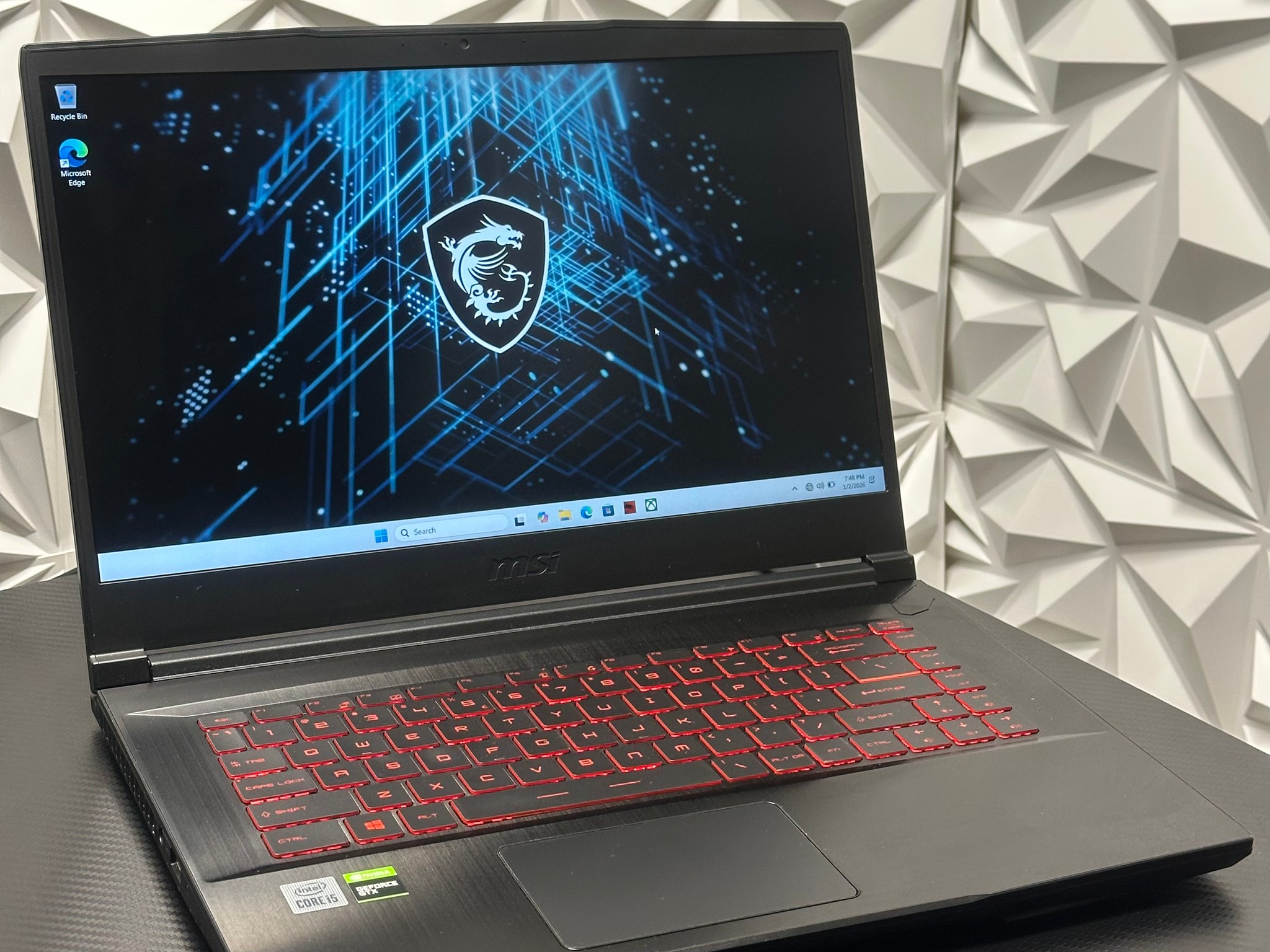 Gaming Laptop / GTX 1650 / i5-10500H / 16GB 2933MHz DDR4 / 256GB SSD Storage / 1080p gaming