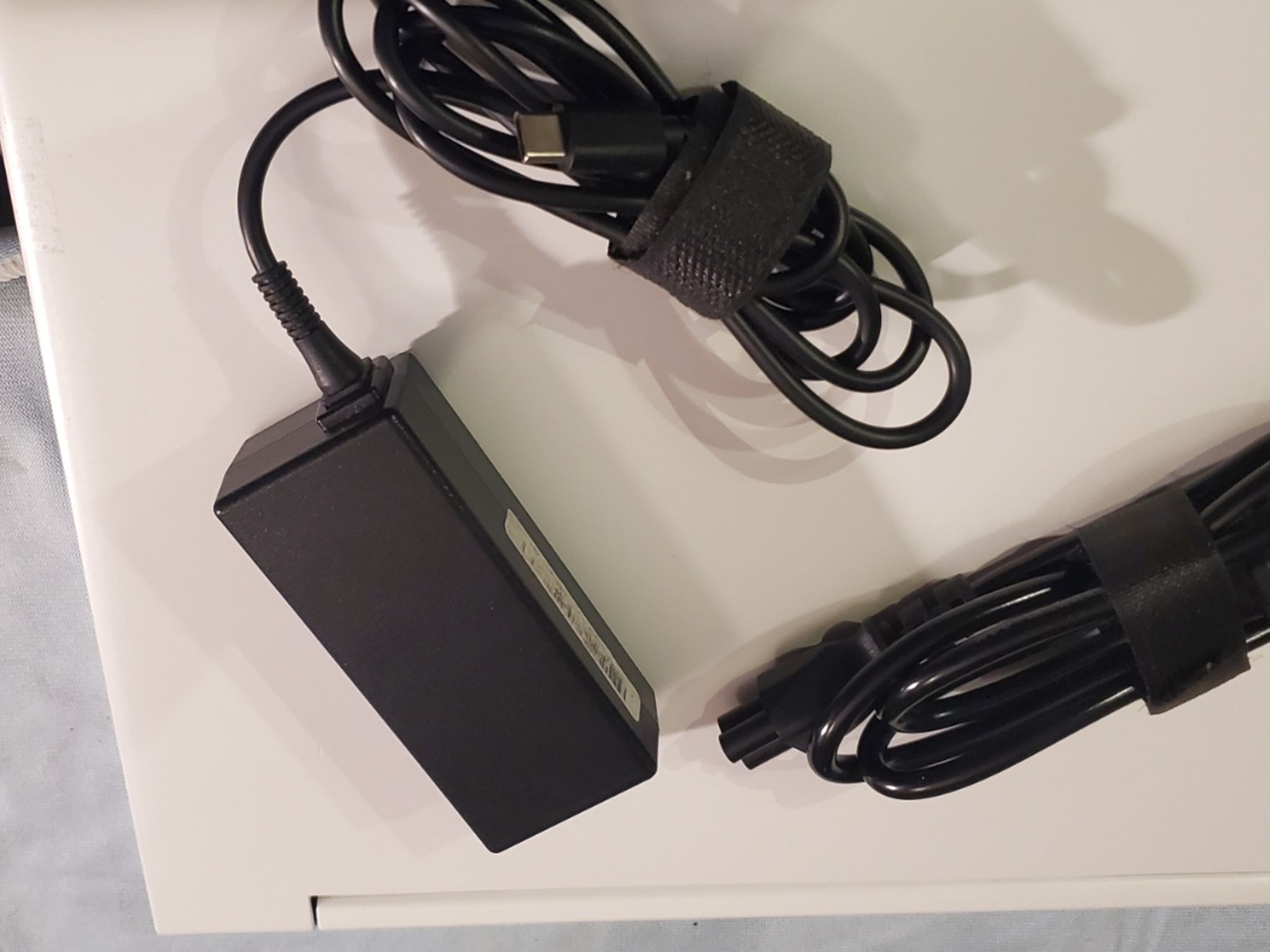 Lenovo IdeaPad C330 2-in-1 Touchscreen Chromebook 11.6" w/ Charger