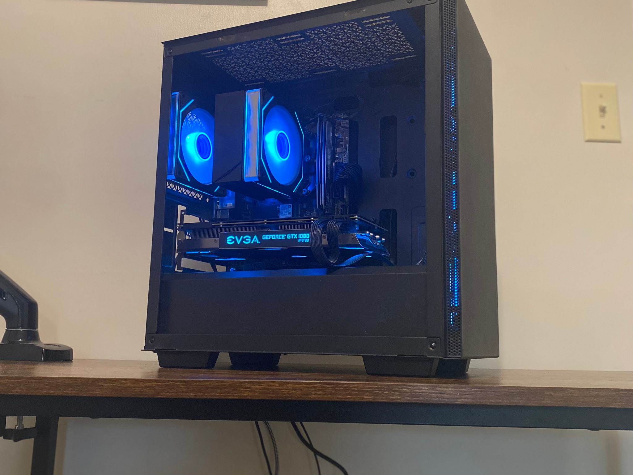 Gaming PC | GTX 1080 FTW 2 Edition | Ryzen 5 2600 | 16 Gb ram 2666 | 512 Gb ssd | windows 11 + wifi