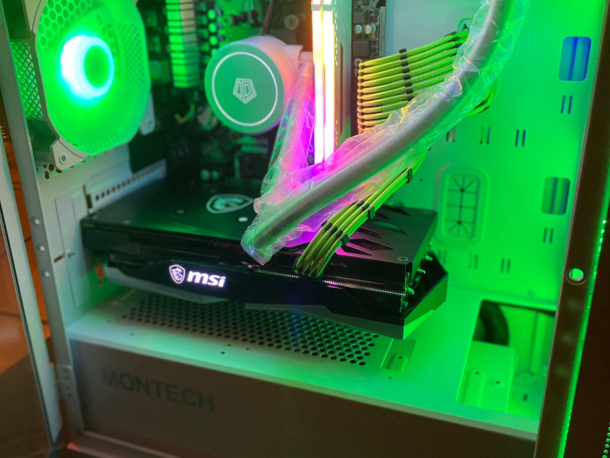 ホワイトドラゴン|RX 6650XT-Ryzen 5 5600X-16GB Corsair RGB RAM w/Over 2TB of Extra Storage 