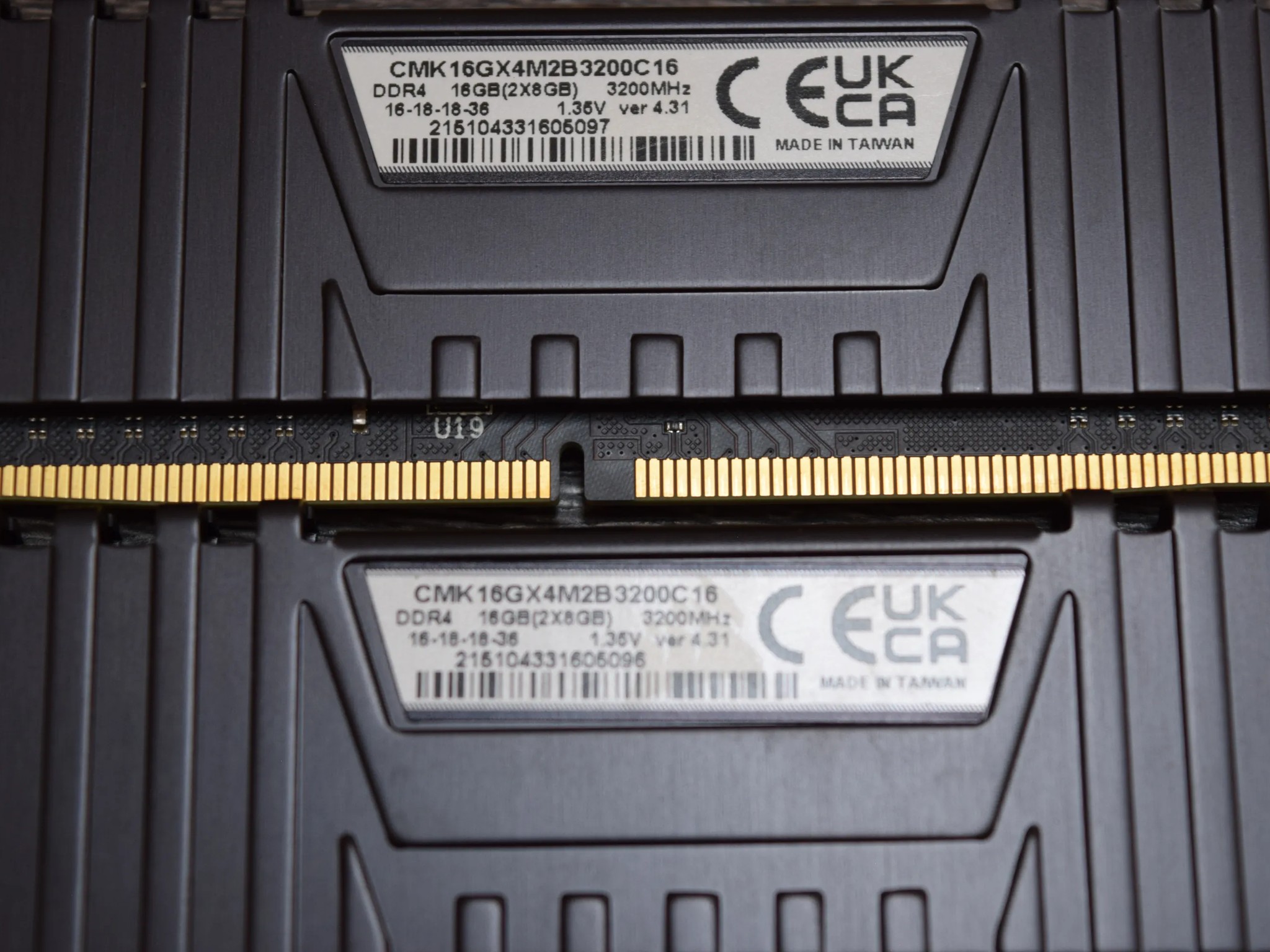 *USED* Corsair VENGEANCE® LPX 32GB (4 x 8GB) DDR4 DRAM 3200MHz CMK16GX4M2B3200C16