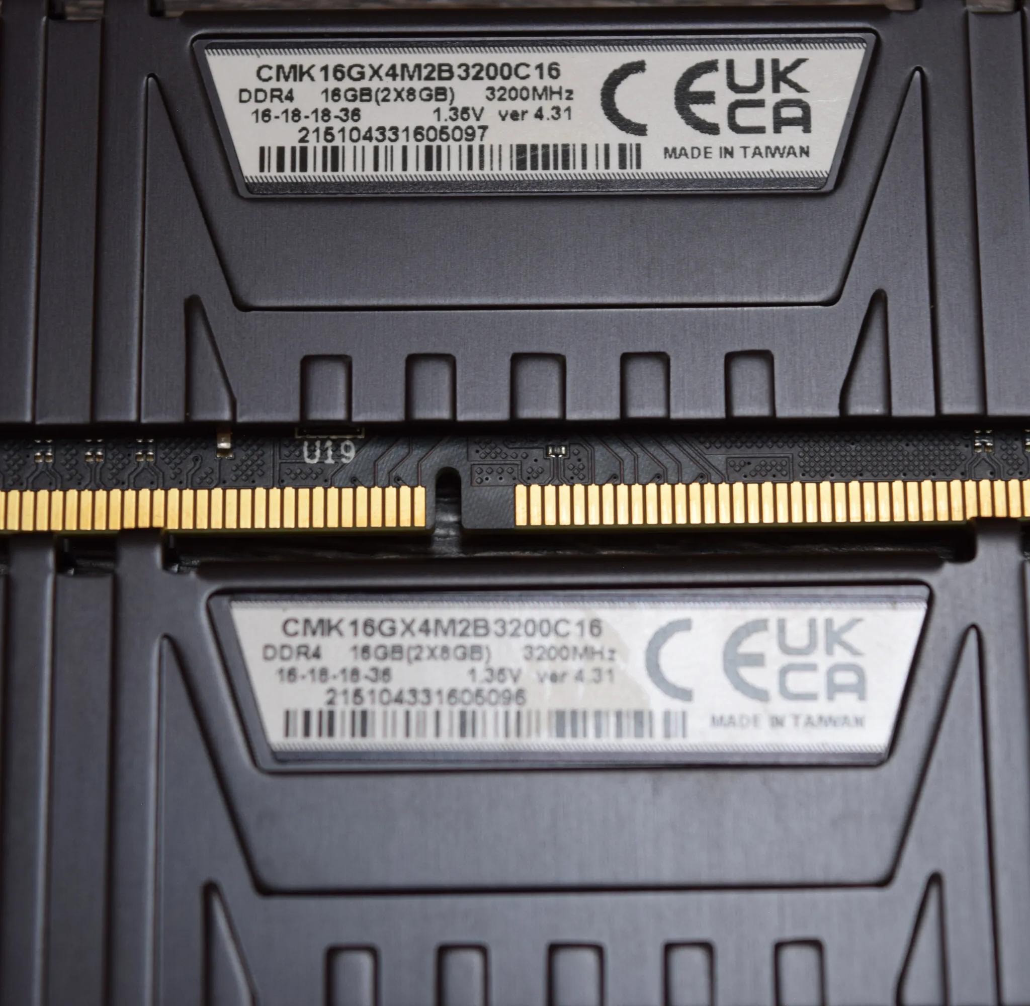*USED* Corsair VENGEANCE® LPX 32GB (4 x 8GB) DDR4 DRAM 3200MHz CMK16GX4M2B3200C16