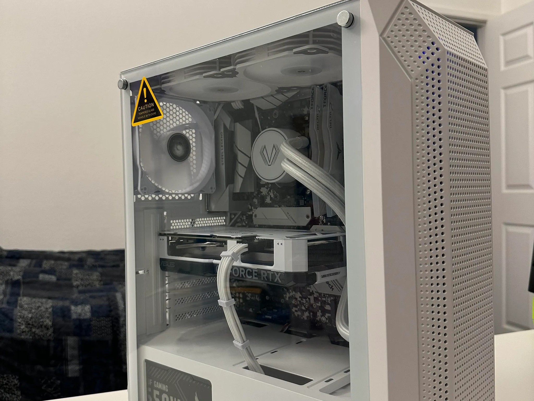 Frostbite ❄️ : Asus 4060 OC| AMD 5600| 1TB NVME| 3600mhz 16GB Ram| Liquid Cooled| Win 10