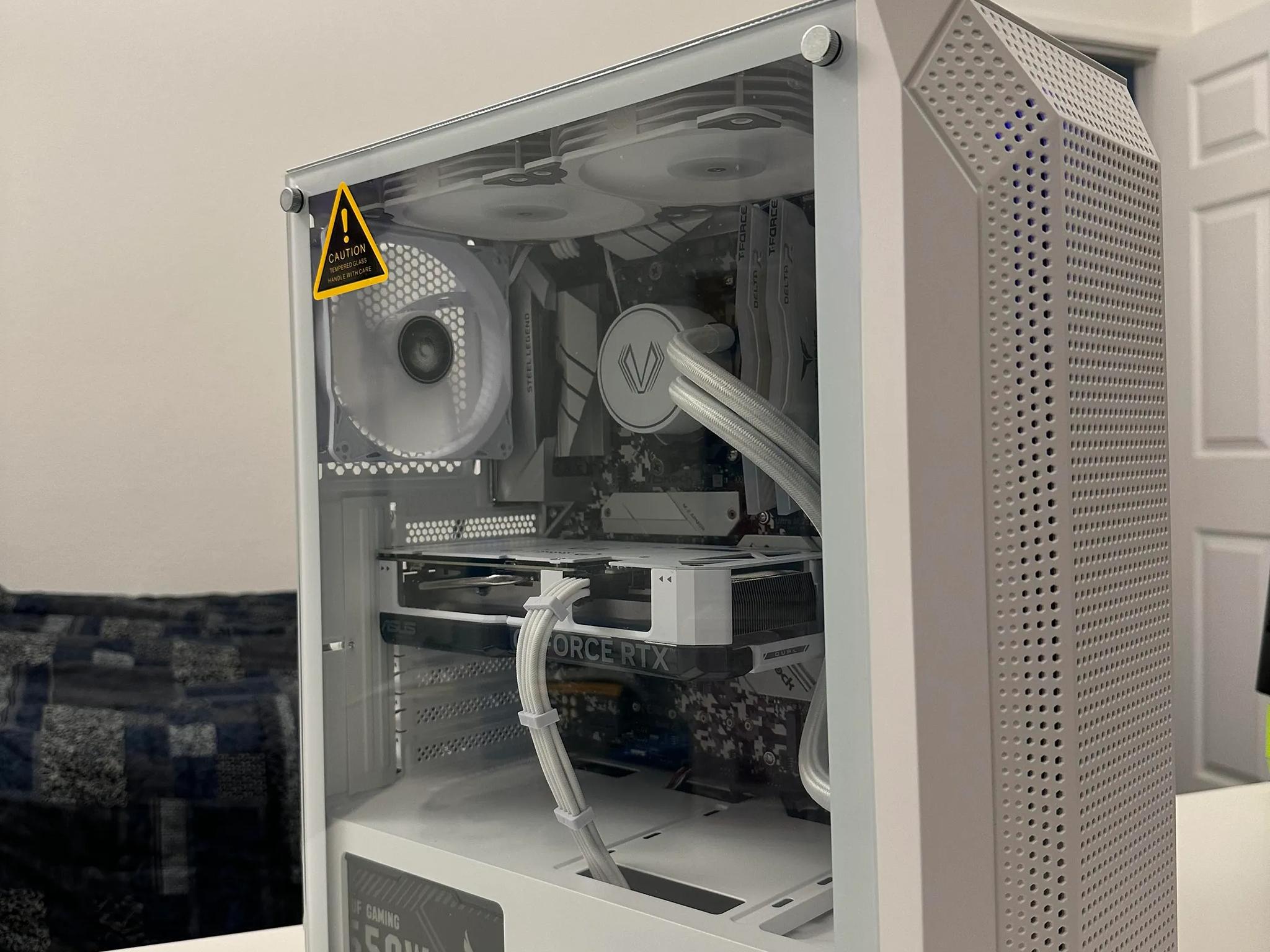 Frostbite ❄️ : Asus 4060 OC| AMD 5600| 1TB NVME| 3600mhz 16GB Ram| Liquid Cooled| Win 10