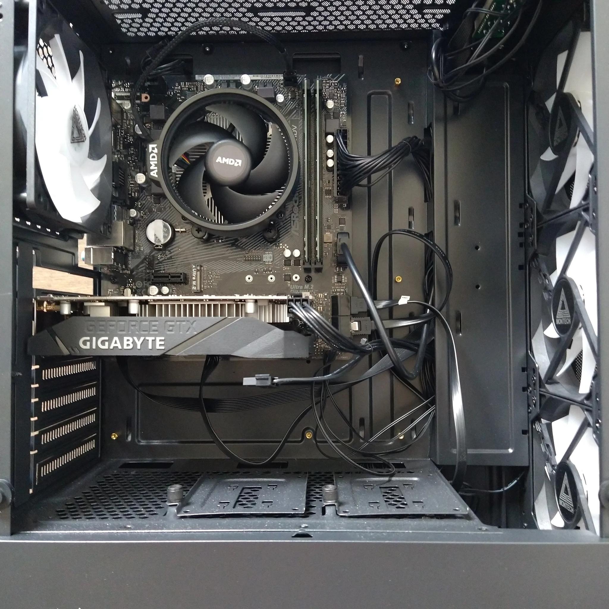 PC Gaming Desktop - GTX 1650 Super + Ryzen 5 4500 - 16GB RAM - 223GB SSD - Windows 10 - RGB Case