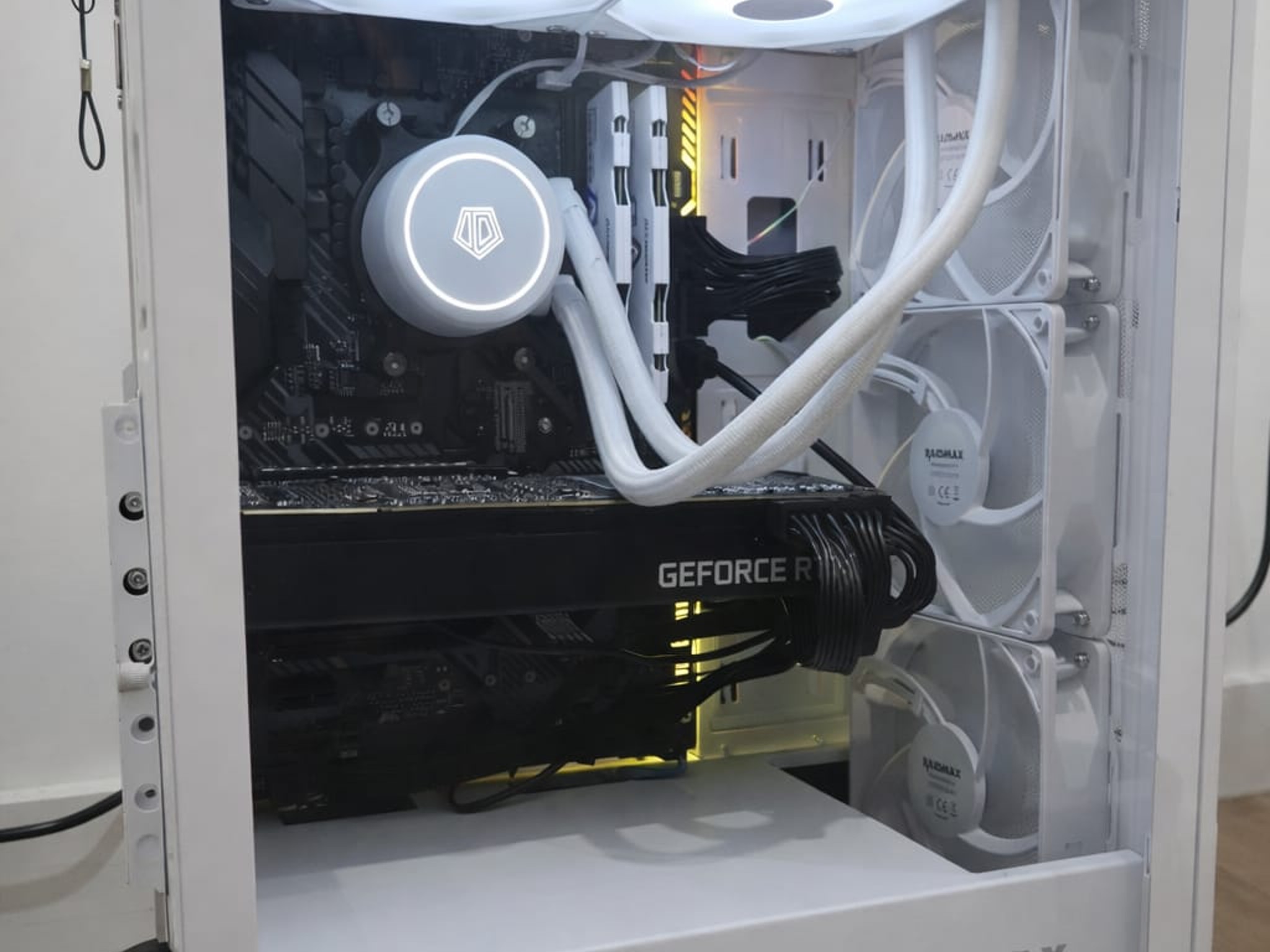 2K Gaming PC RTX 2080 Ti 11 GB Ryzen 7 2700X 32GB RAM 3200 HZ