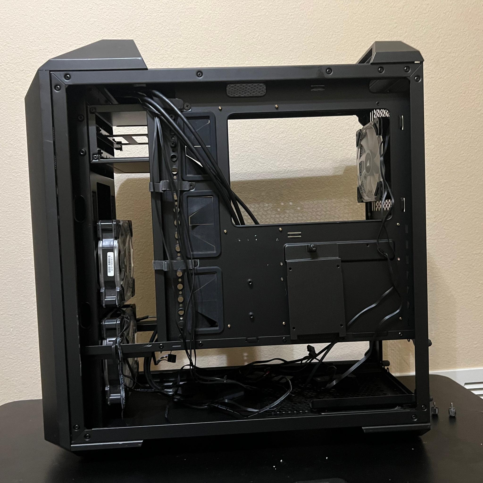 Cooler Master MasterCase Pro 5 - Screws & accessories included