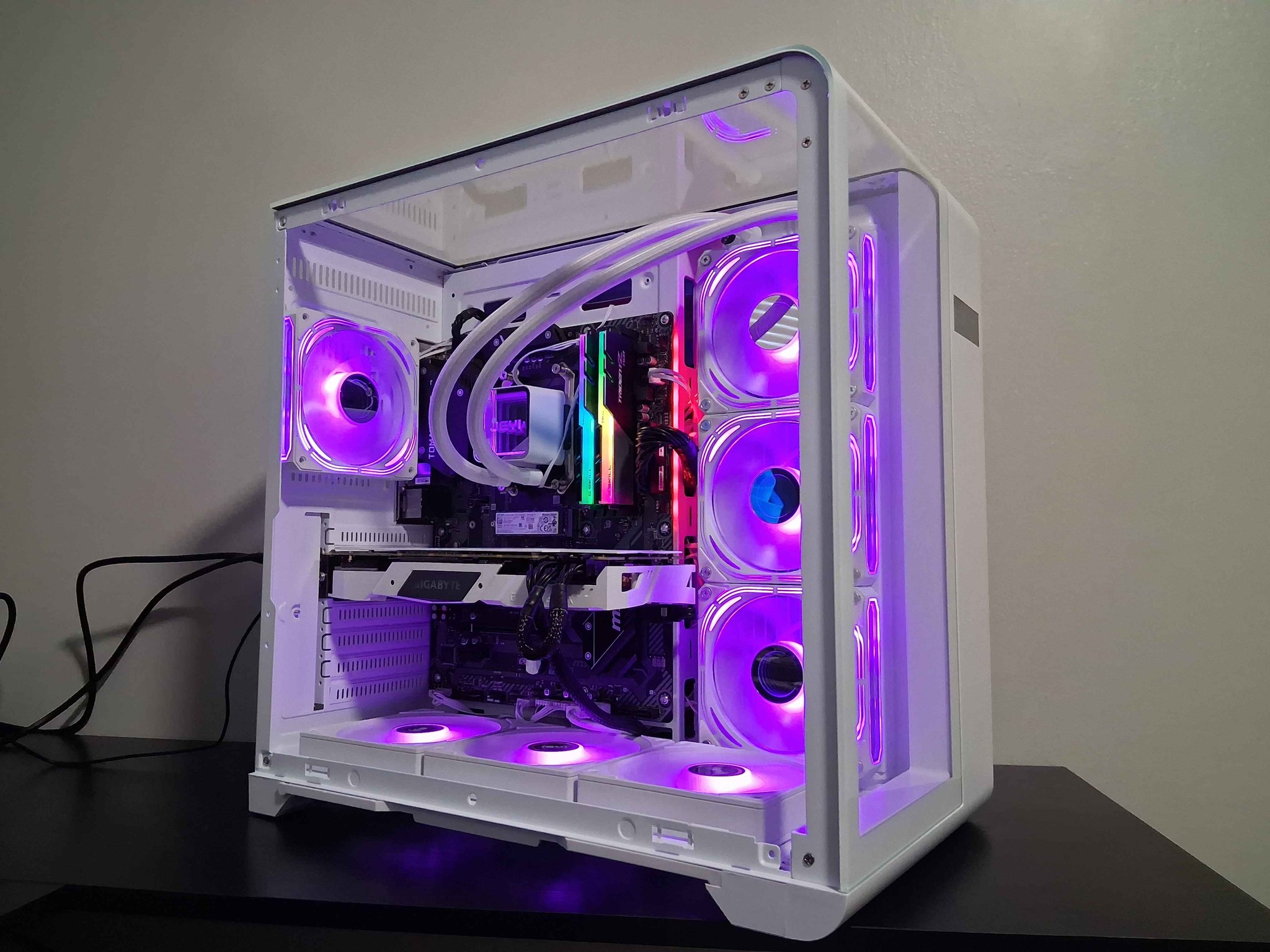 ⚪🟣Gaming PC🟣⚪ Ryzen 5 3600XT / 16GB DDR4 / 2.5TB Storage / GIGABYTE RTX 2070 / WINDOWS 11 / WIFI