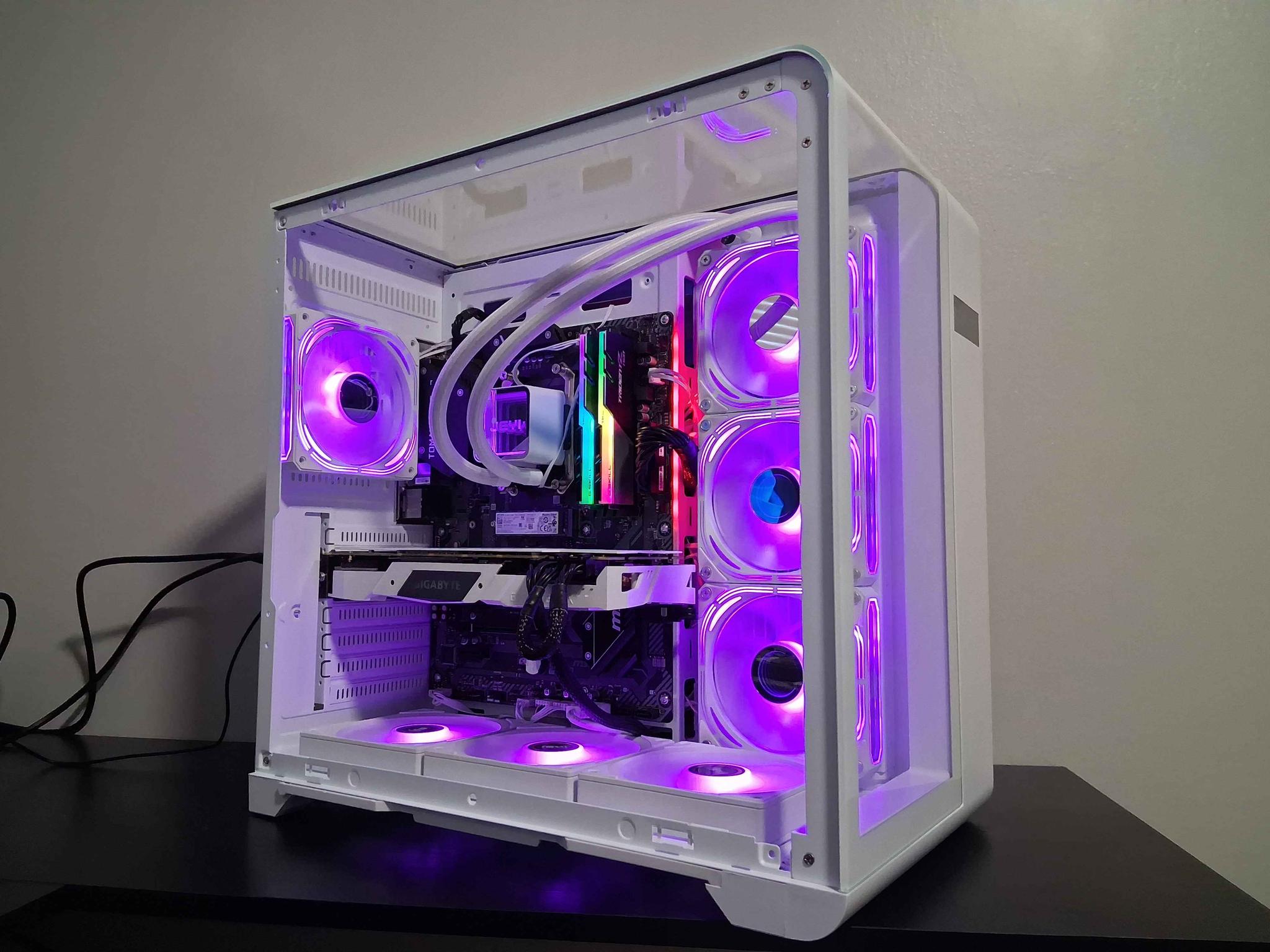 ⚪🟣Gaming PC🟣⚪ Ryzen 5 3600XT / 16GB DDR4 / 2.5TB Storage / GIGABYTE RTX 2070 / WINDOWS 11 / WIFI