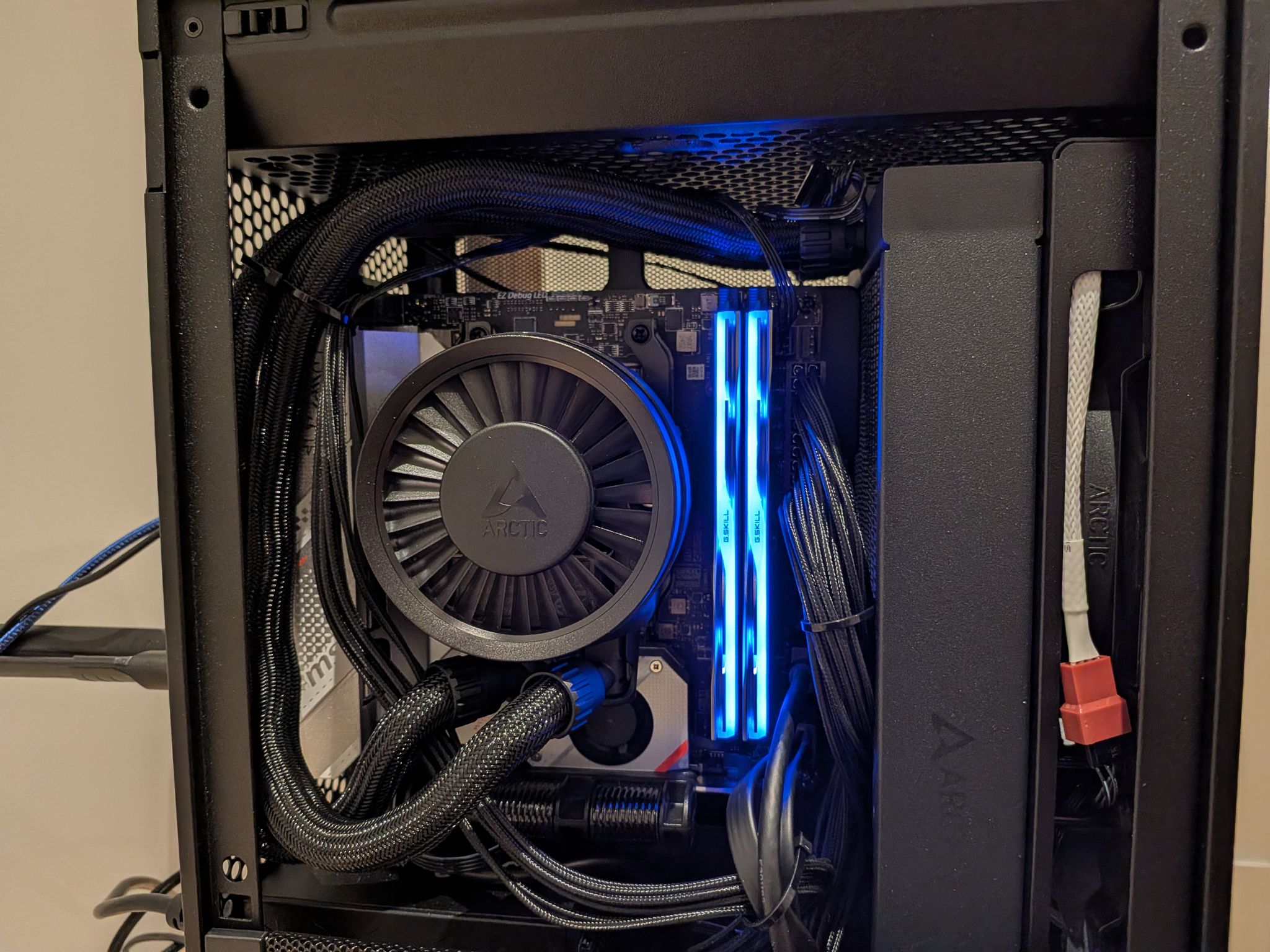 4K Workflow - RTX 5080, Ryzen 9 9900X, 64 GB DDR5, 2 TB Gen 4 NVME, RGB, Liquid Cooled