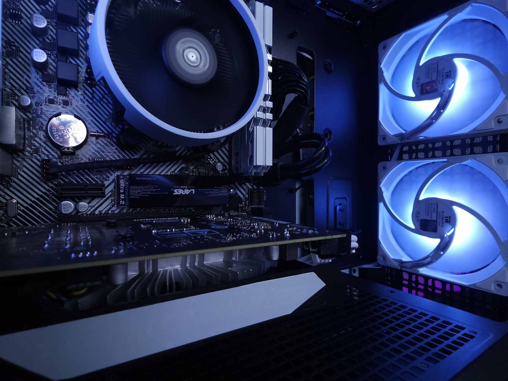 💙🤍GTX 1650 Super // Ryzen 5 1600 // 16GB 3200MHz // 512GB NVMe Gen 3