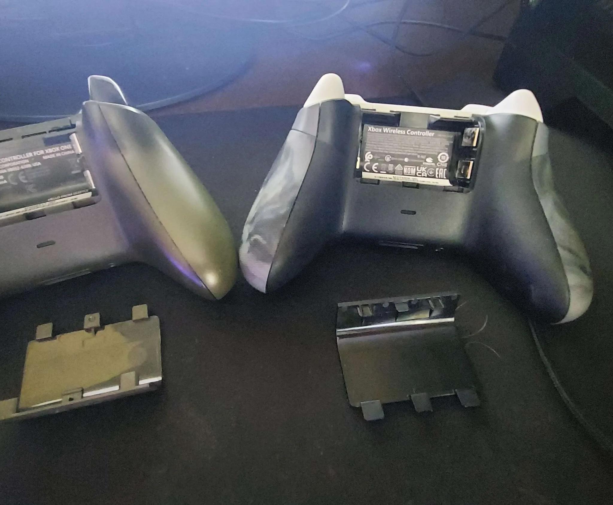 2 Xbox one Wireless Bluetooth Contrrollers