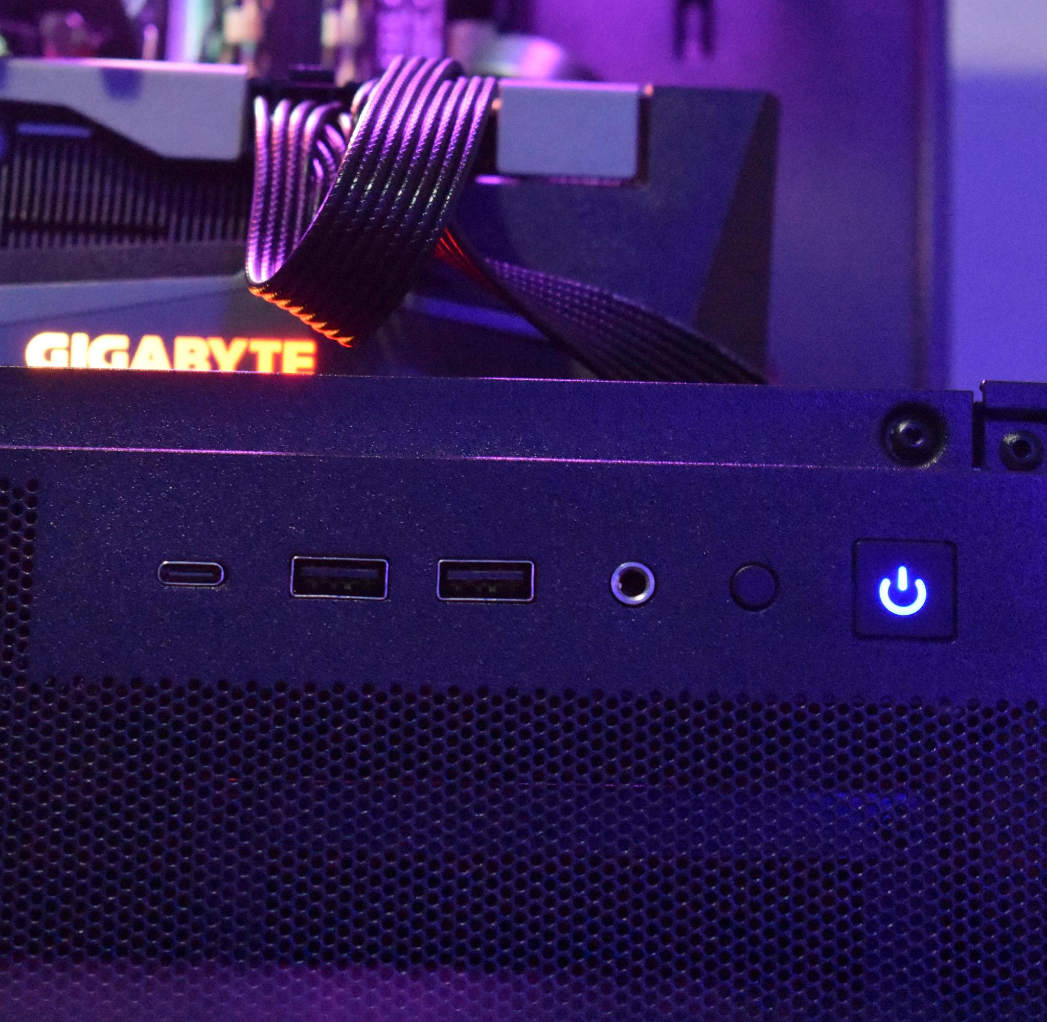 Minimalist Gaming PC: Ryzen 7 | RX 6800 | 32GB RAM | 1TB SSD | 650w PSU | WiFi