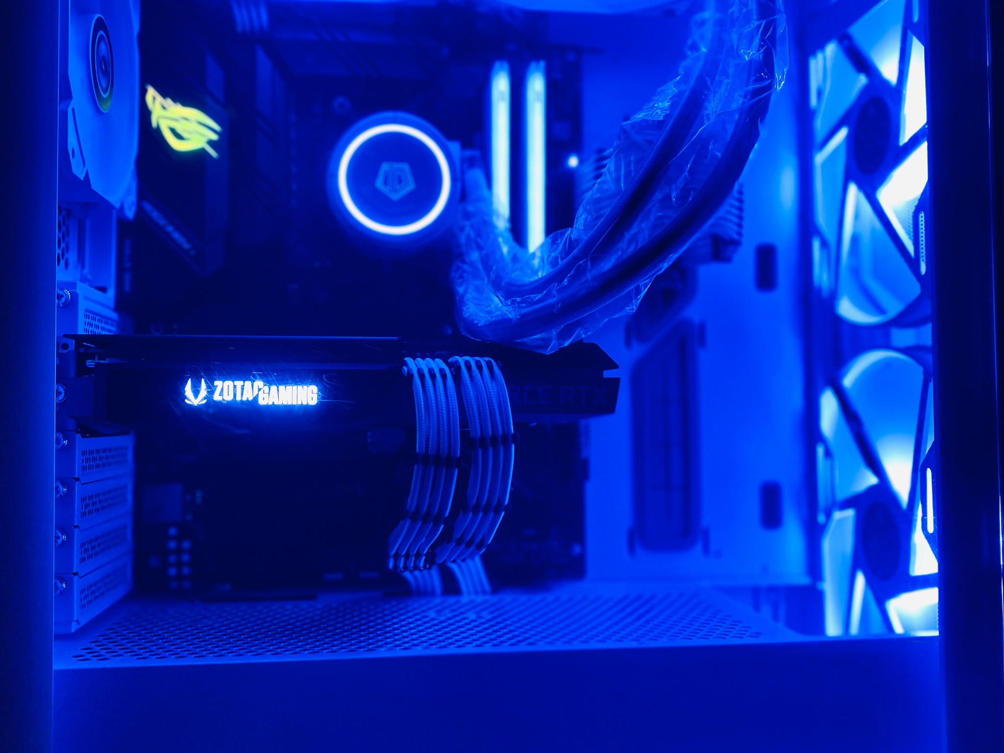 ゴースト 👻|RoG StriX| RTX 3070|Ryzen 7 5700G| 32GB RAM| 2TB M.2 NVMe SSD| Windows 11 Pro