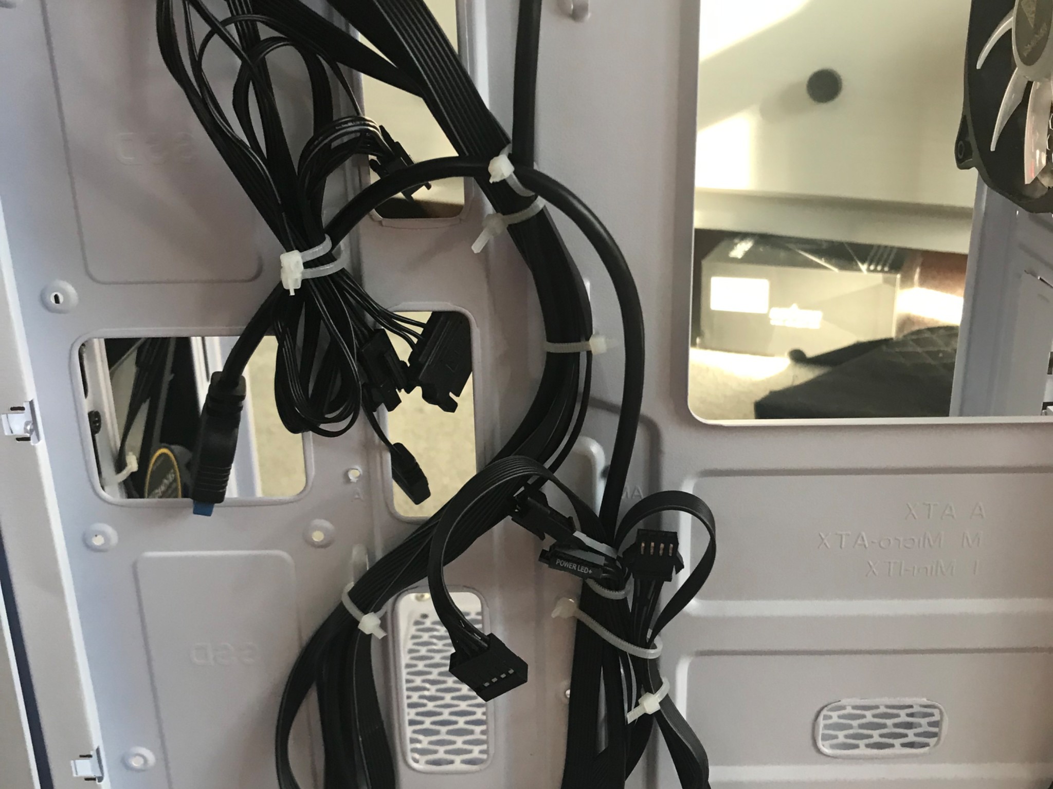 !! Gamdias Talos e3 White - Glass panels, mid-tower, GREAT CONDITION!!