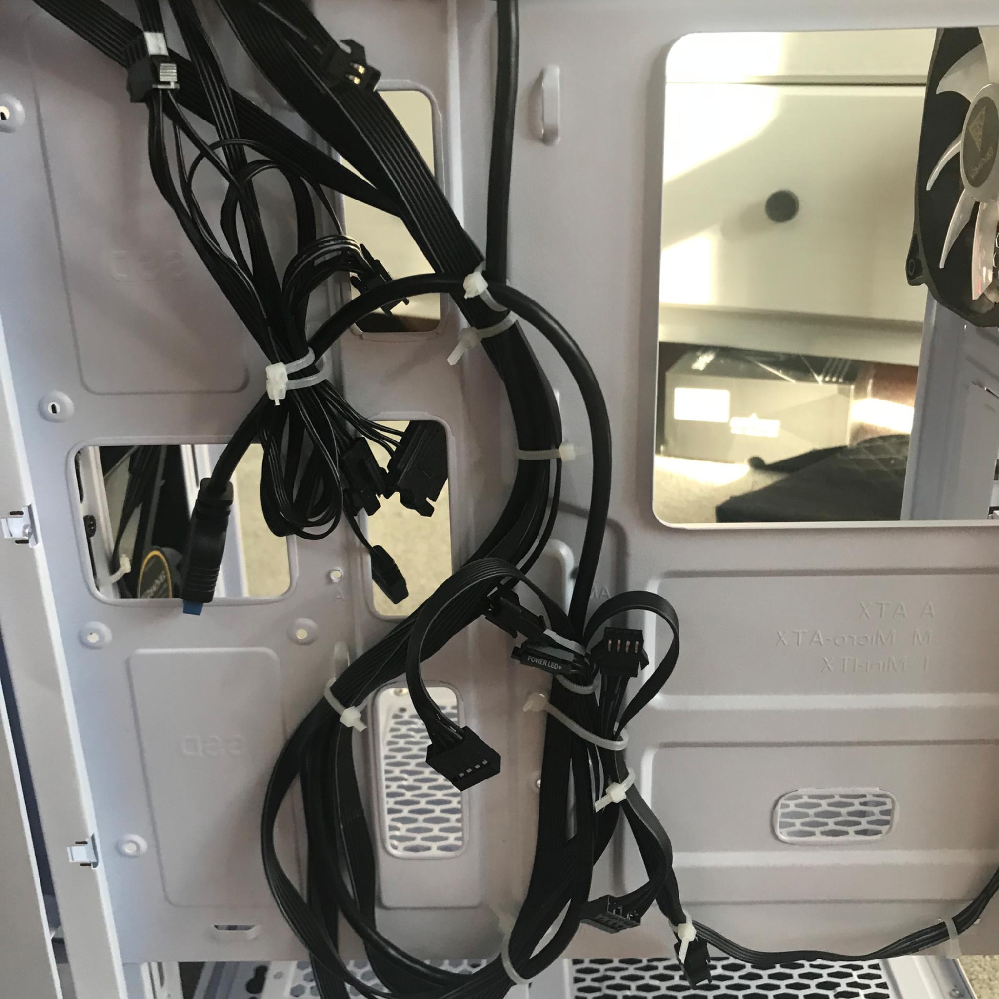 !! Gamdias Talos e3 White - Glass panels, mid-tower, GREAT CONDITION!!