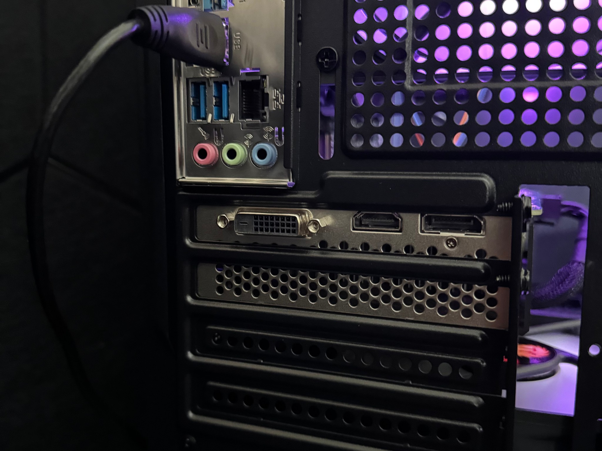 GTX 1660TI, Intel i5-9600K, 16GB DDR4, 756GB Storage Gaming PC