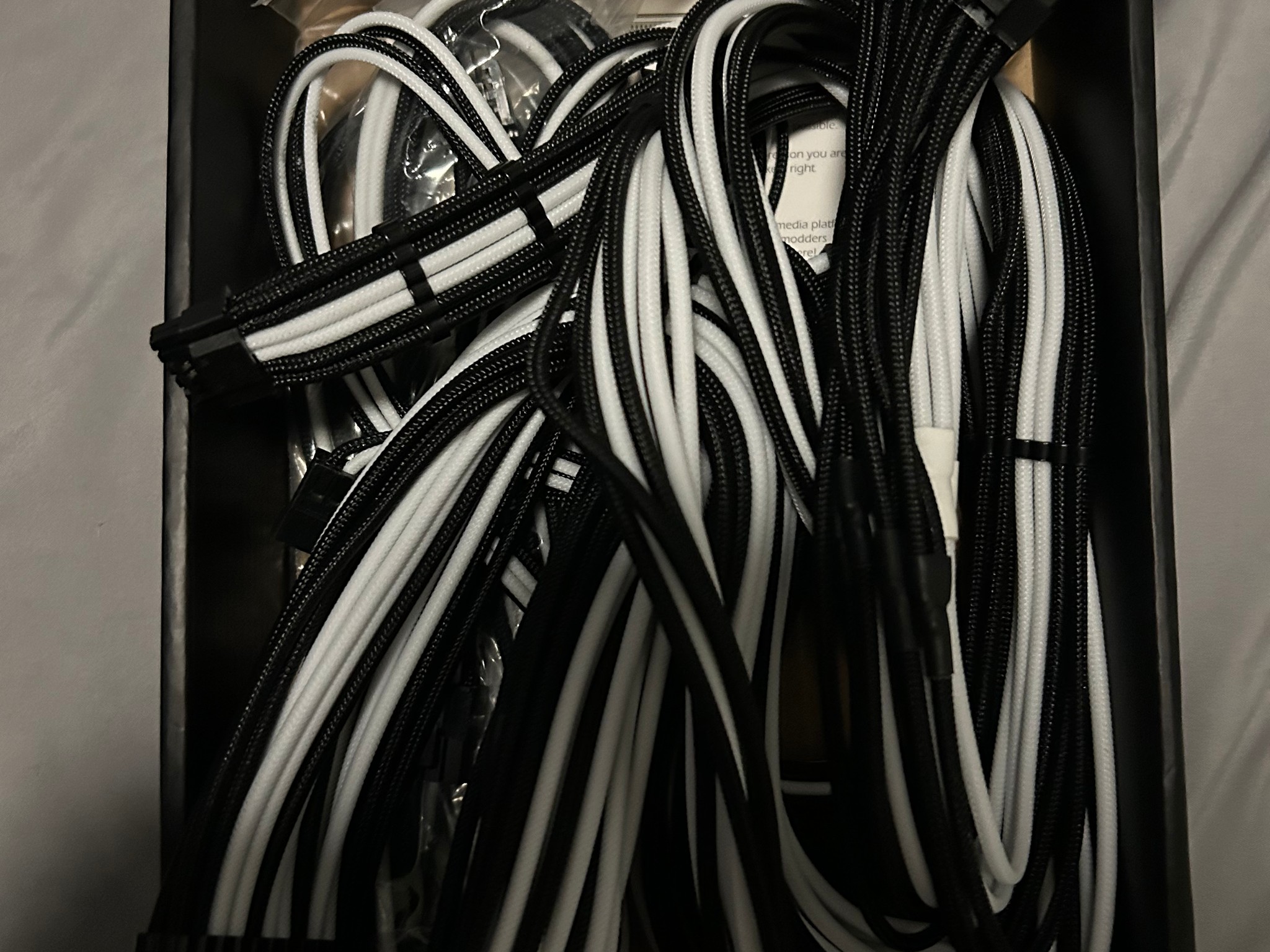 EVGA 750GT SUPERNOVA + Cablemod