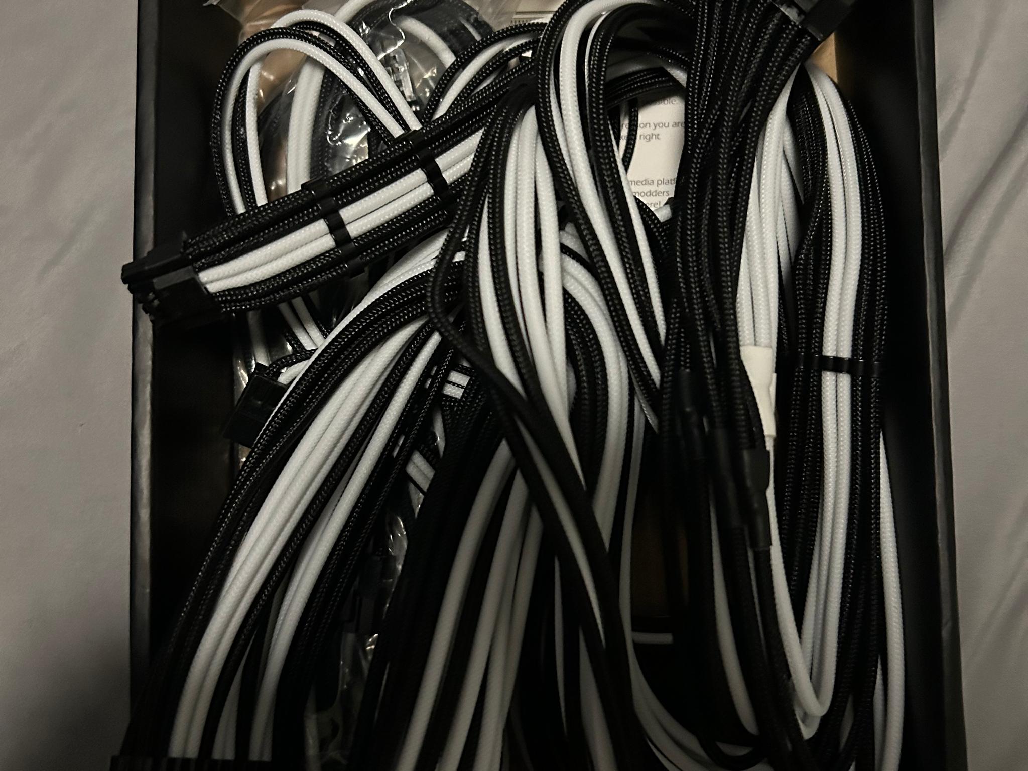 EVGA 750GT SUPERNOVA + Cablemod