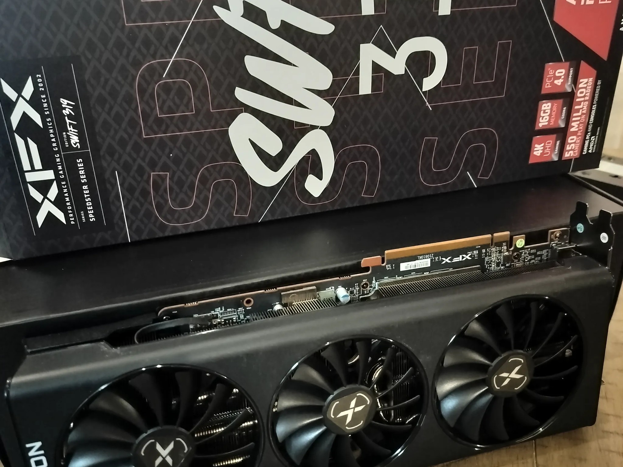 XFX SWFT 319 RX 6800 Graphics Card 16gb