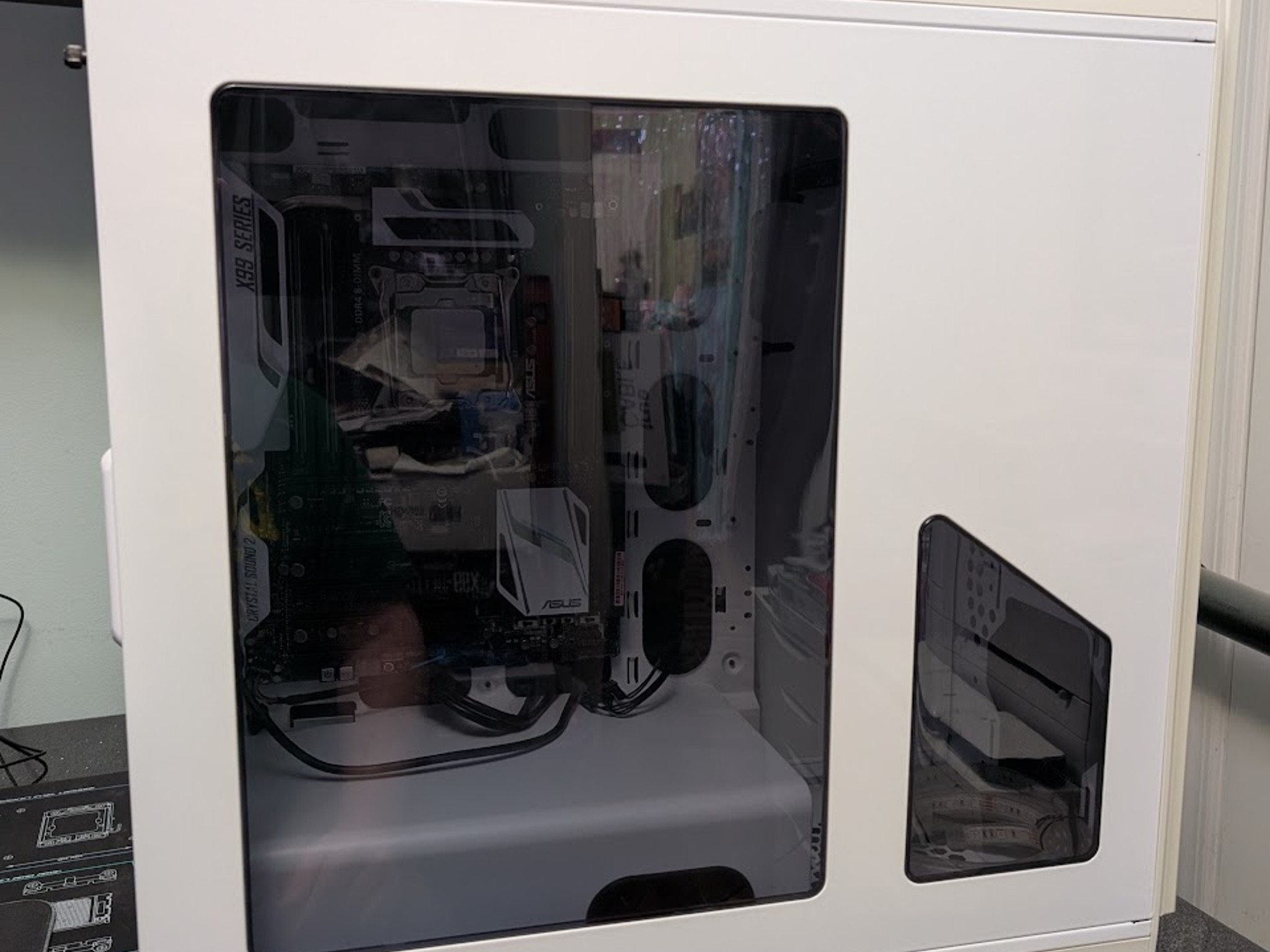 Phanteks Enthoo Luxe with X99 Mobo, 5820k, 16GB DDR4