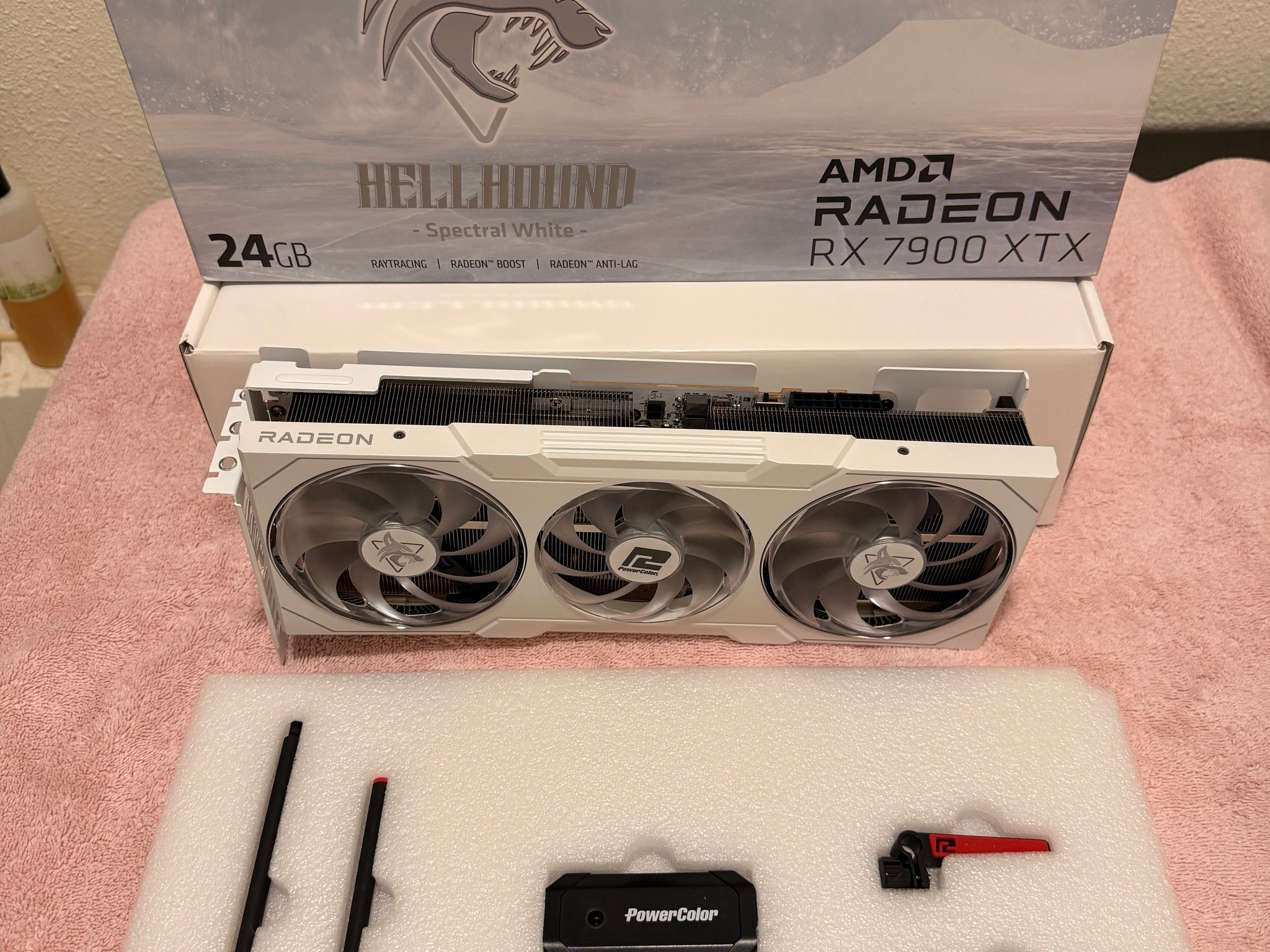 PowerColor Hellhound Spectral White Radeon RX 7900 XTX