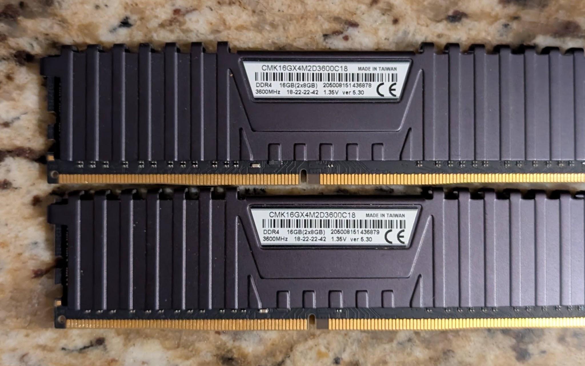 Corsair Vengeance LPX 16GB DDR4-2400 (2x8GB)