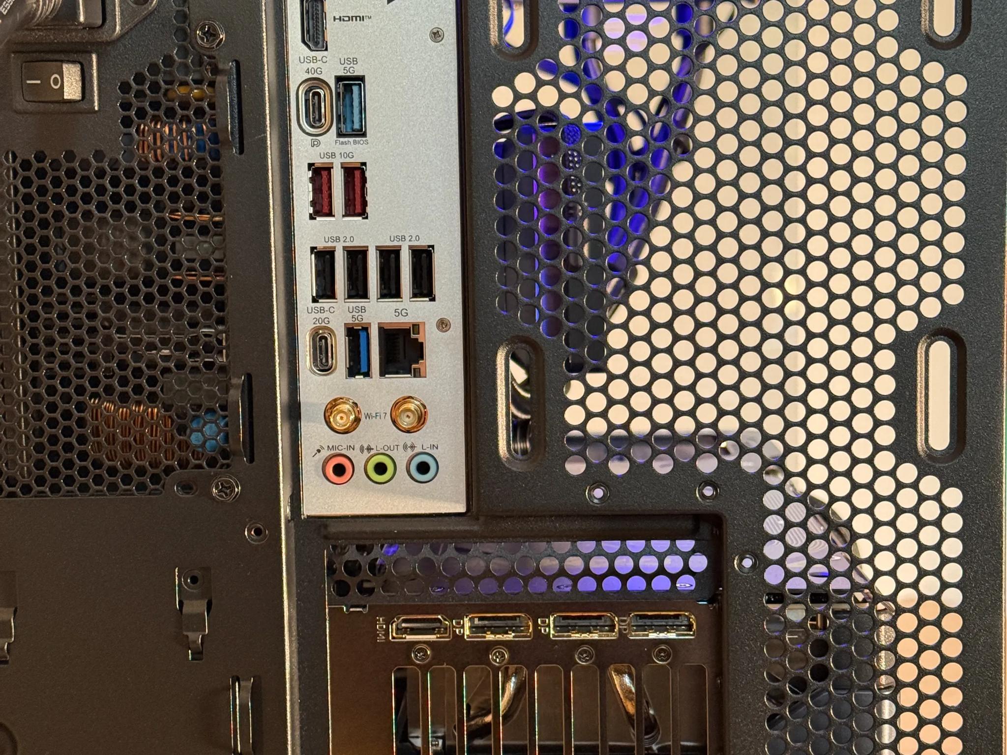 RTX 5090 Ryzen 7 9800x3d Gaming C