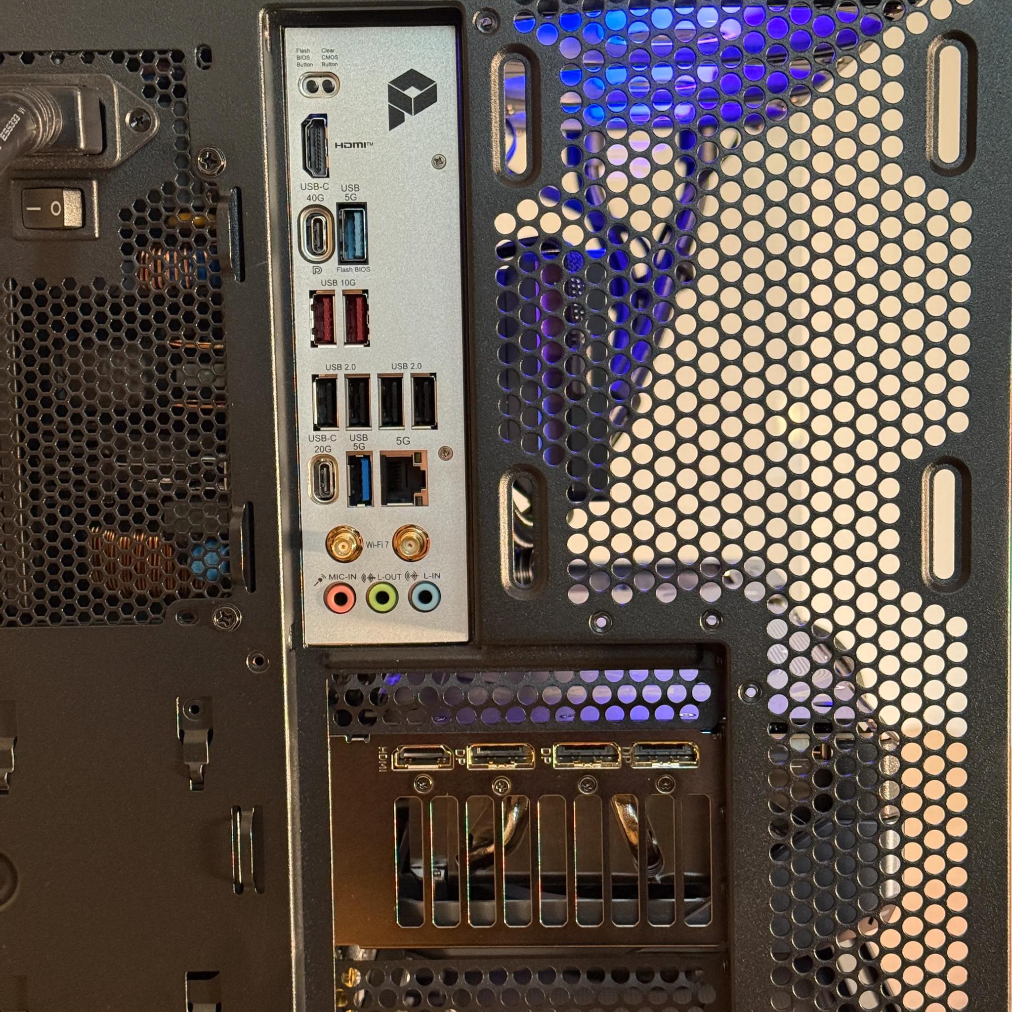 RTX 5090 Ryzen 7 9800x3d Gaming C