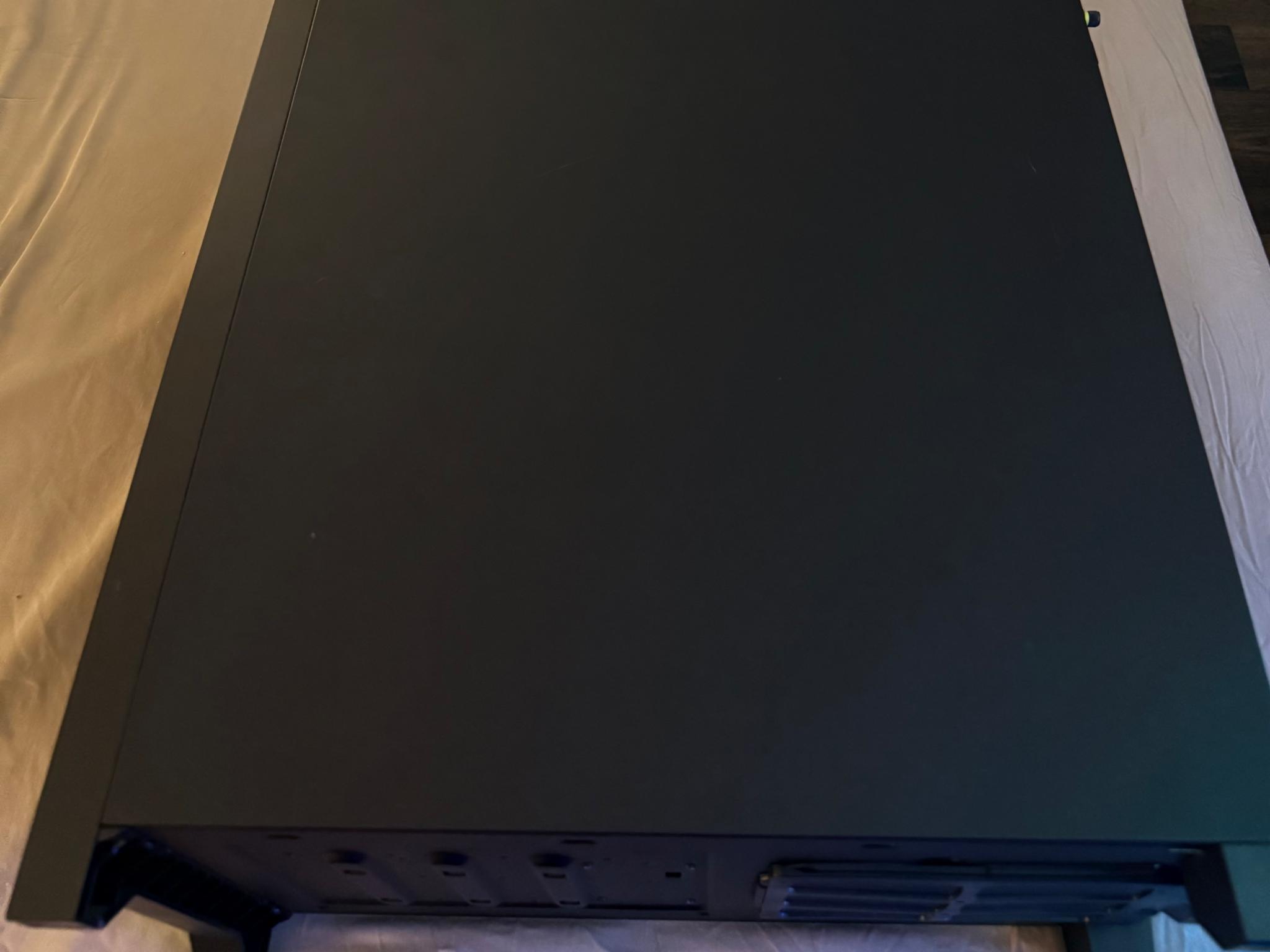 CORSAIR iCUE 4000X RGB w/ 4x pre-installed iCUE RGB Fans & Hub