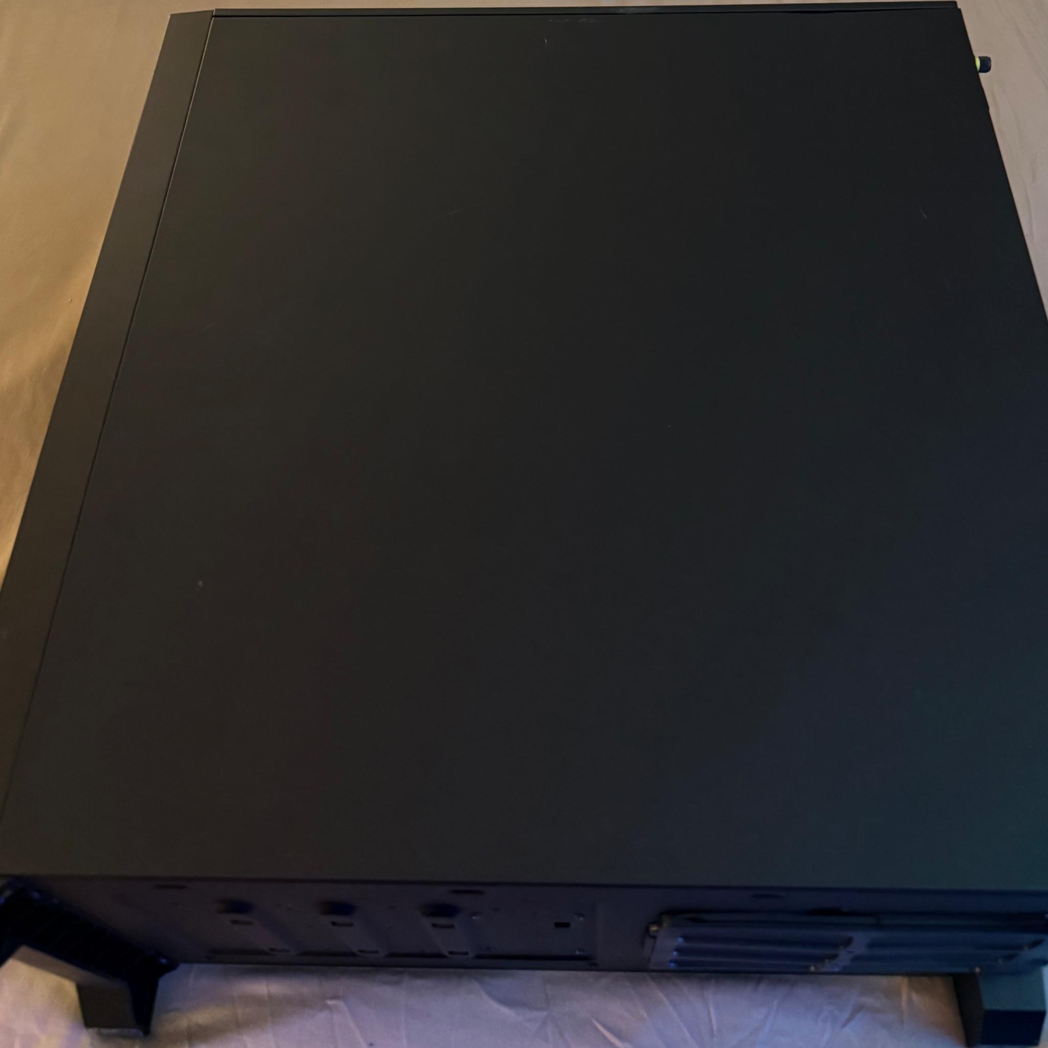CORSAIR iCUE 4000X RGB w/ 4x pre-installed iCUE RGB Fans & Hub