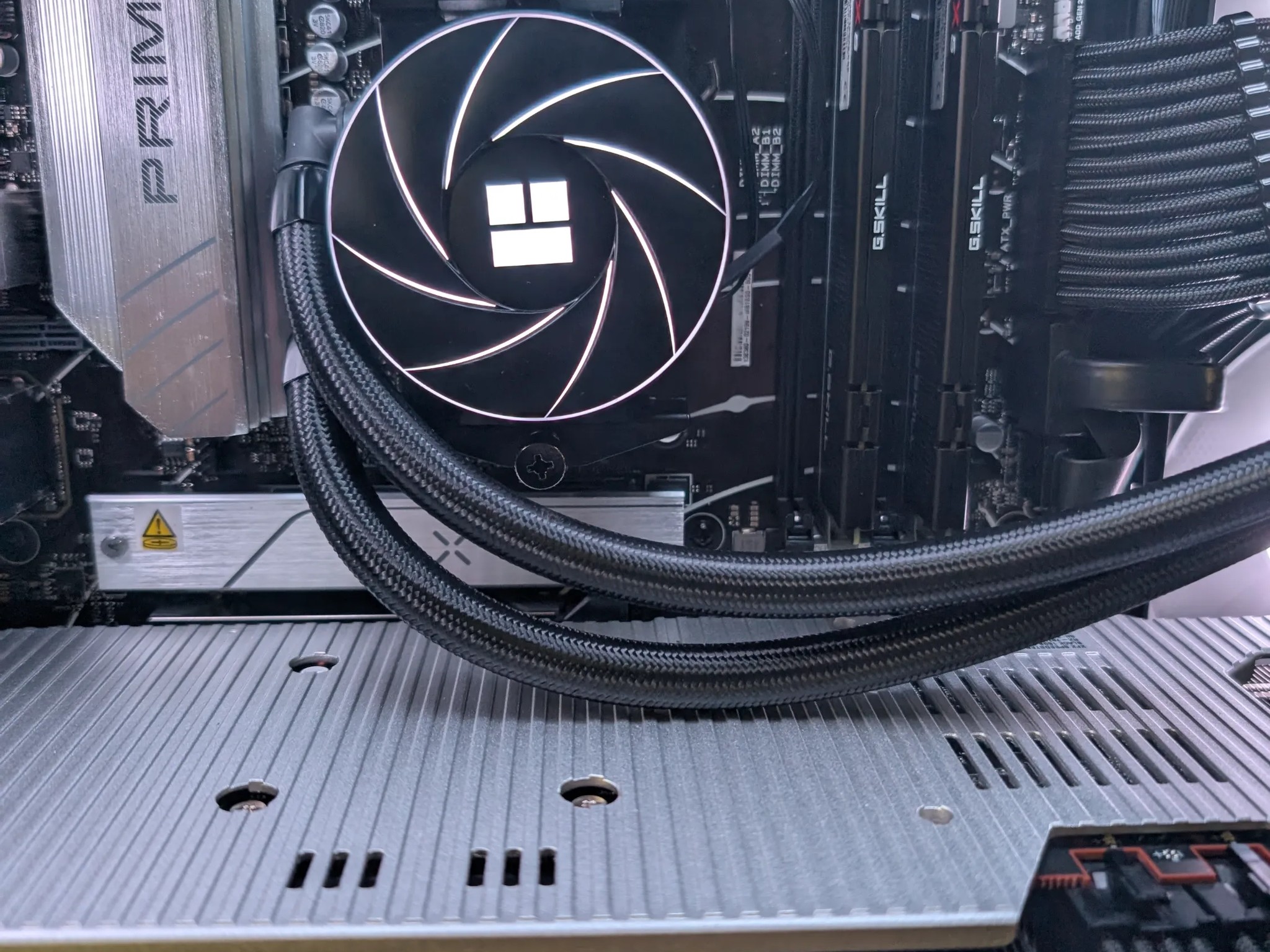 RX 7800 XT - Ryzen 7 9700x - 32 GB DDR5 6000 - 1 TB NVME Liquid Cooled