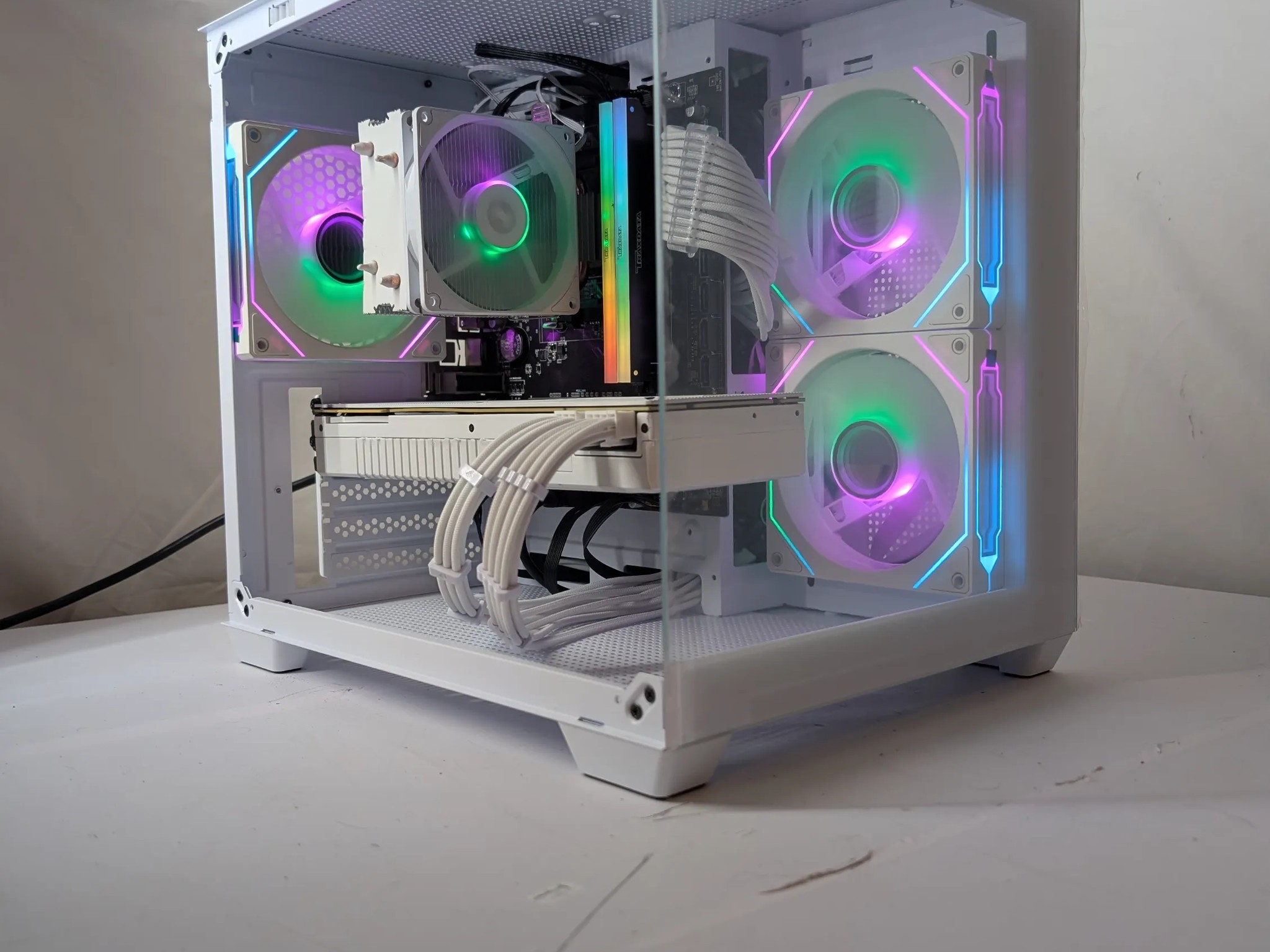 RTX 2080 SUPER | RYZEN 7 3700X | 16GB DDR4 | 500GB NVME