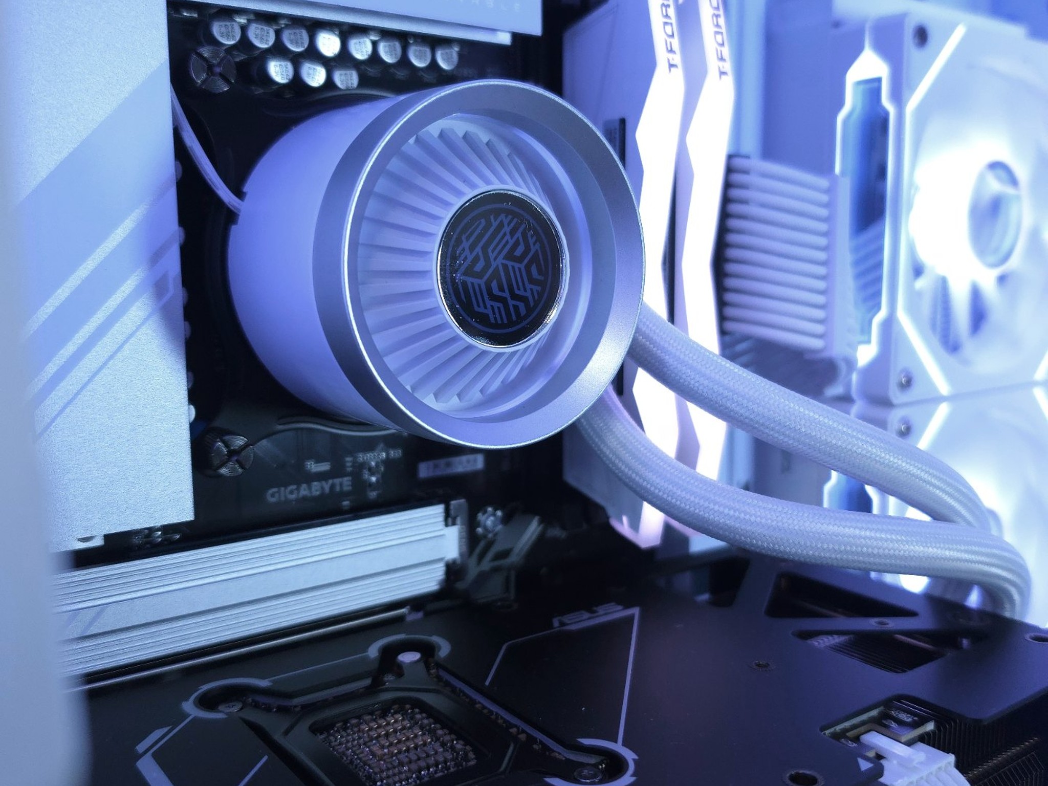 ASUS RTX 5070 🤍 Core Ultra 7 265F