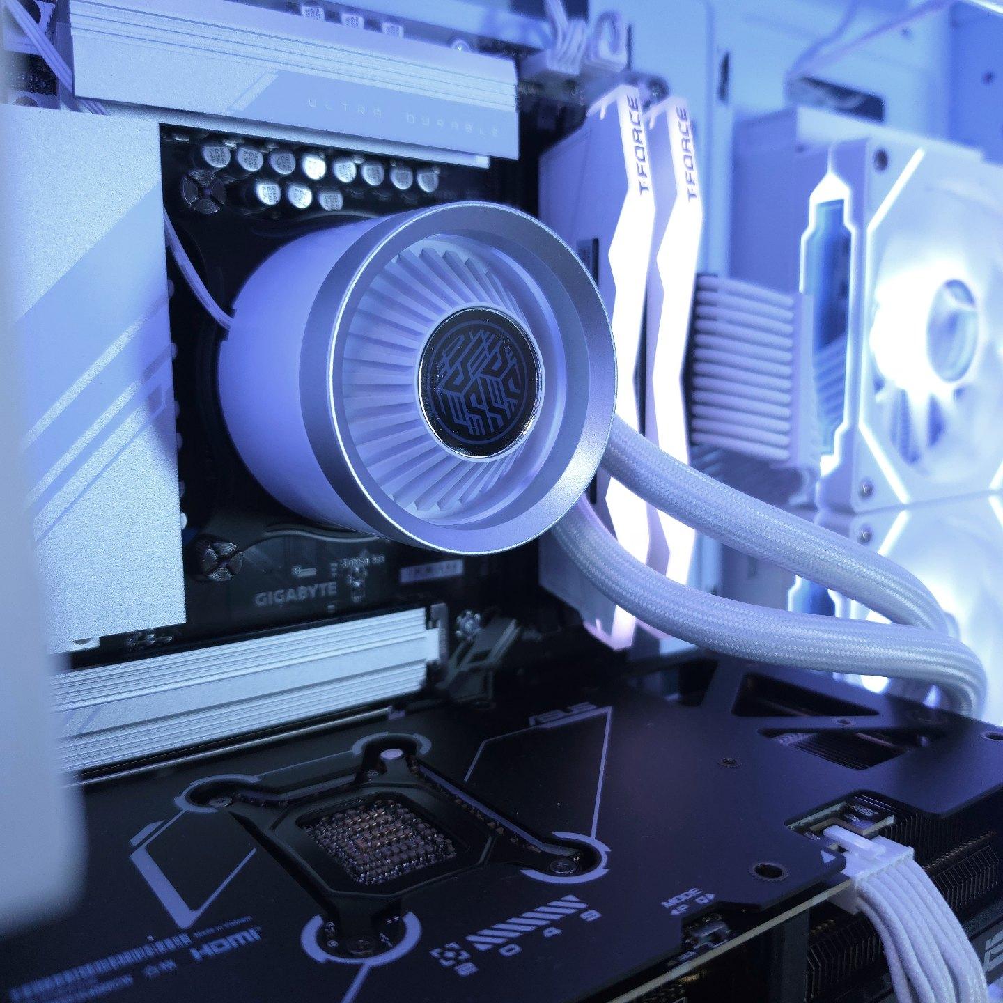 ASUS RTX 5070 🤍 Core Ultra 7 265F
