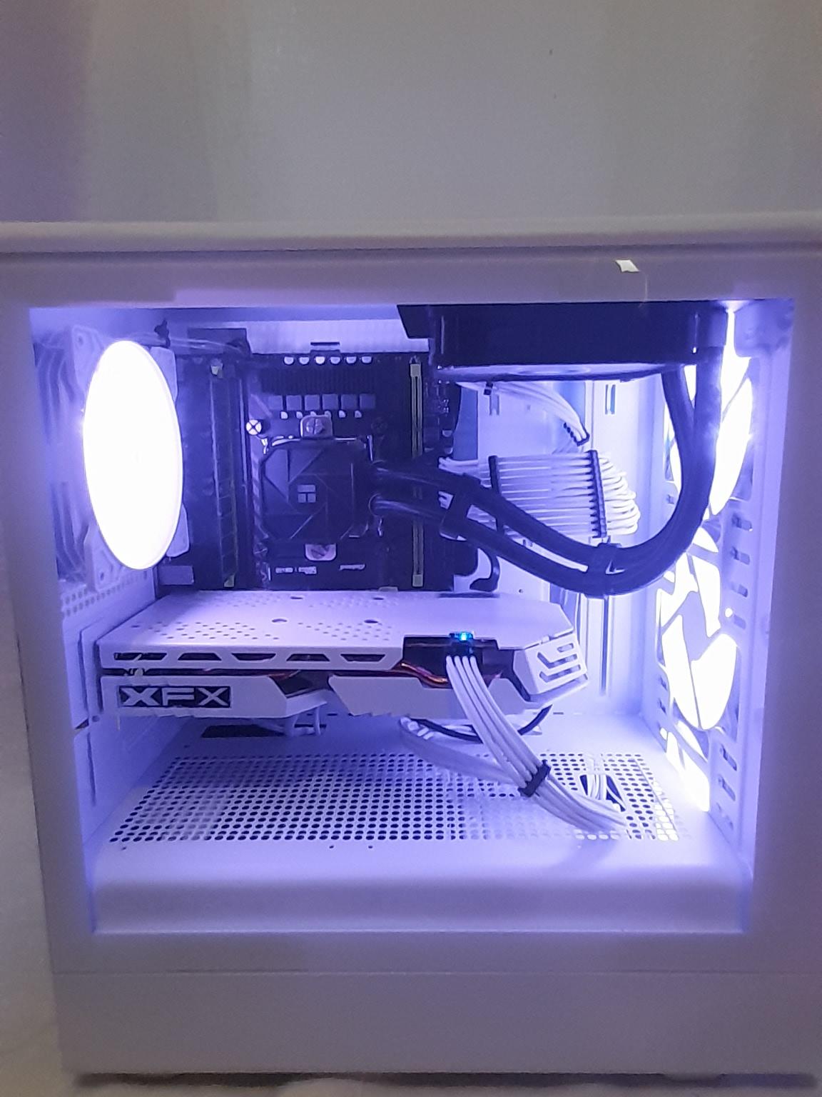 GLACIER PHANTOM WHITE GAMING PC 1080P HIGH SETTINGS