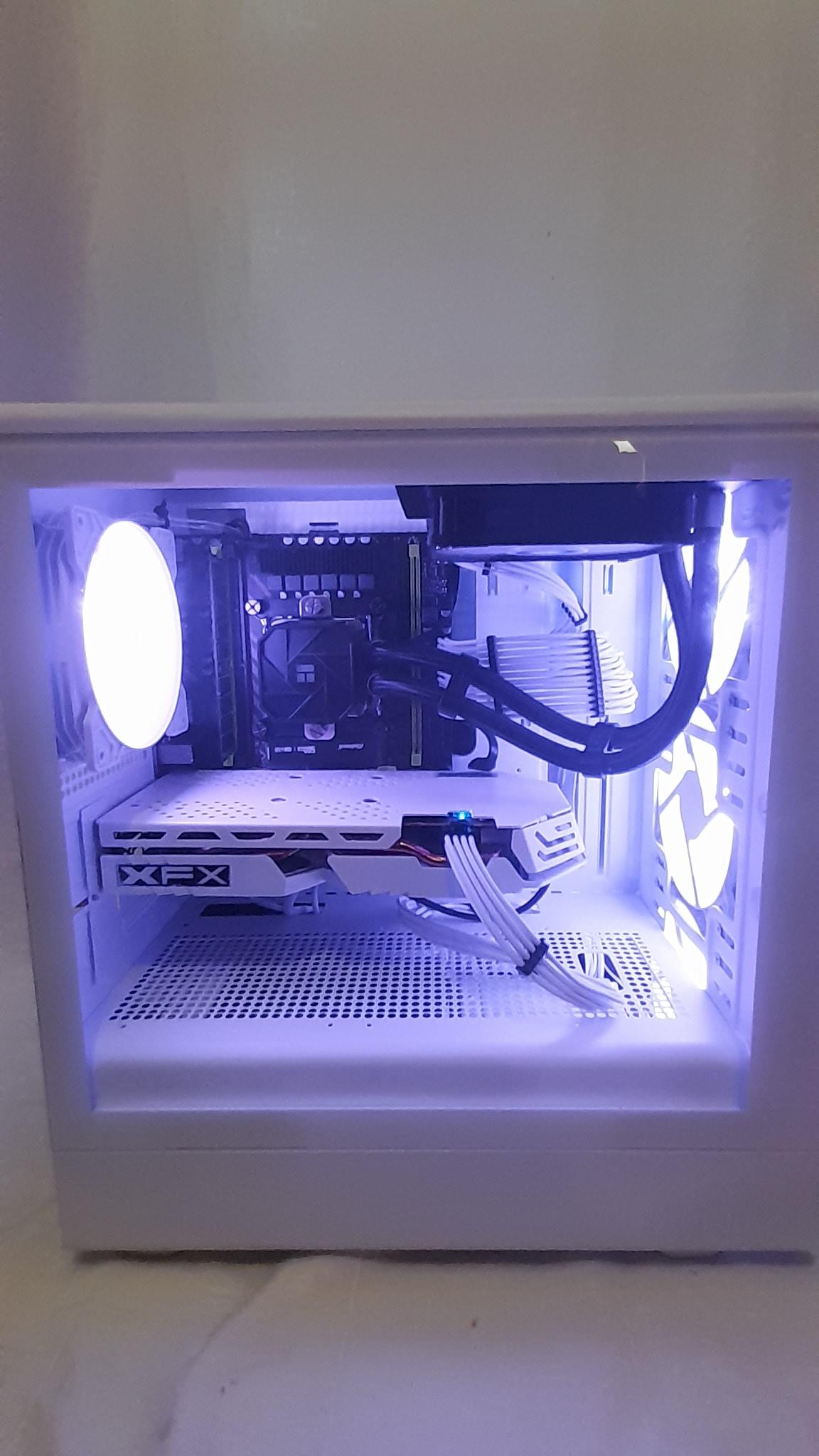 GLACIER PHANTOM WHITE GAMING PC 1080P HIGH SETTINGS