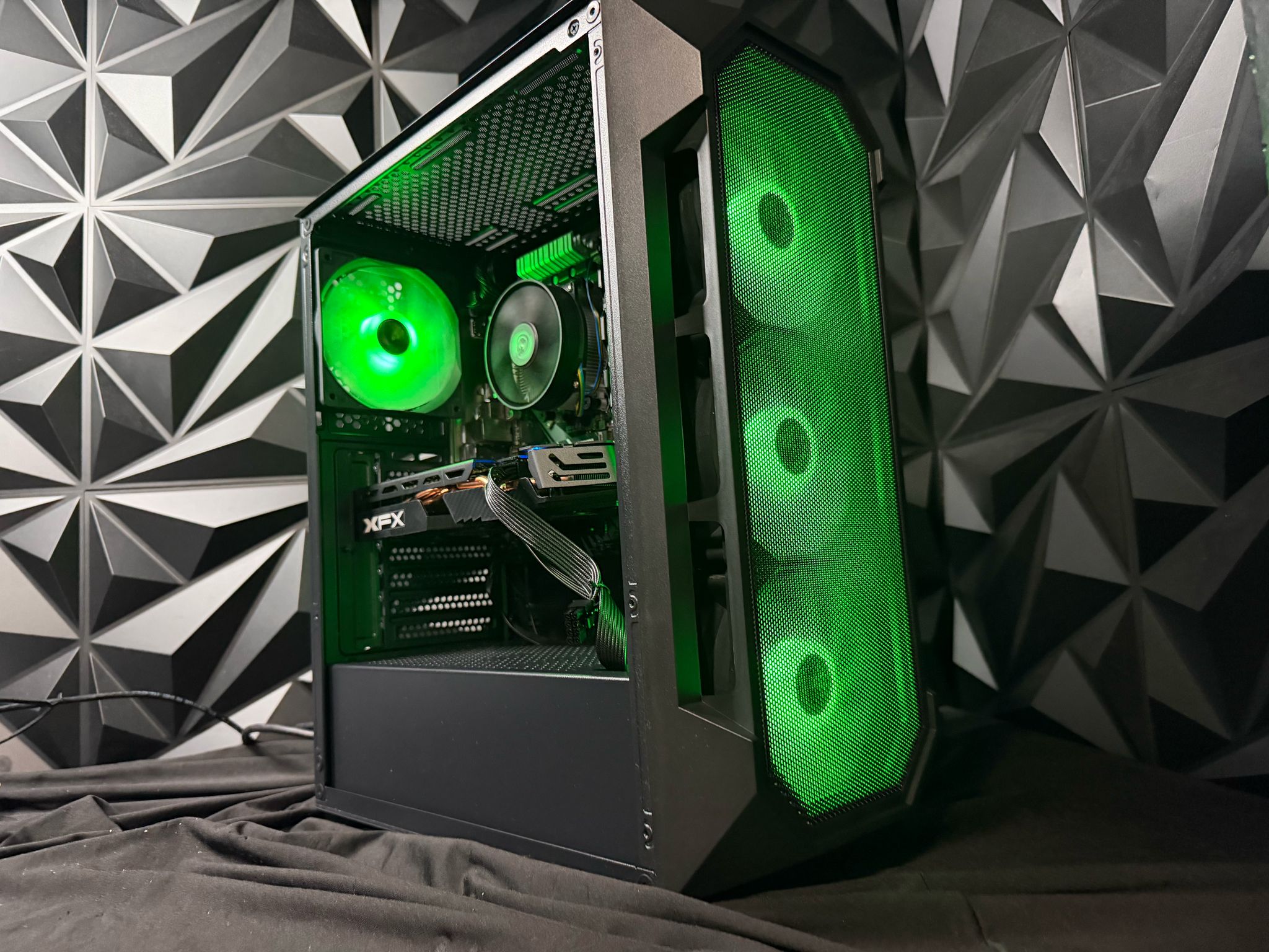 💅🔥 THE BUDGET BADDIE 🔥💅 Ryzen 5 2600| RX 580 8GB 16 GB DDR4| 512GB NVMe|650W PSU
