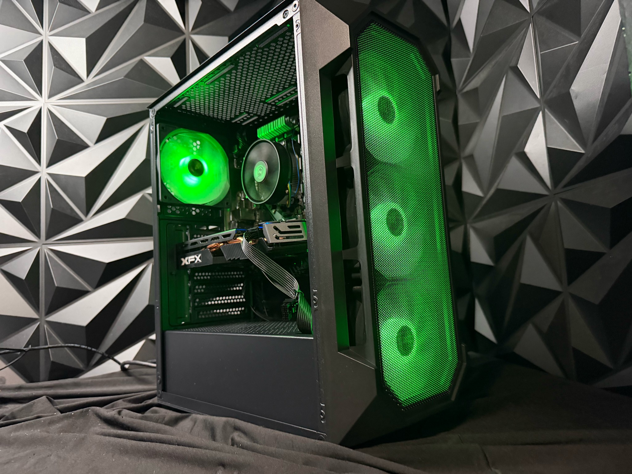 💅🔥 THE BUDGET BADDIE 🔥💅 Ryzen 5 2600| RX 580 8GB 16 GB DDR4| 512GB NVMe|650W PSU