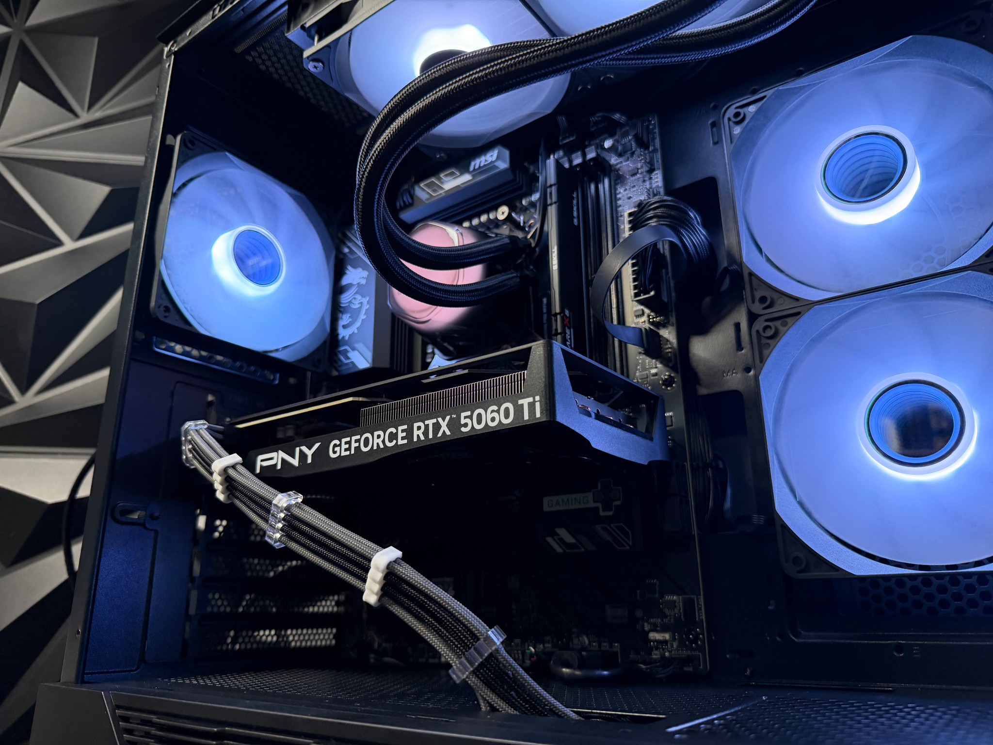 👁️🎮 GAMER VISION 3D 🎮👁️  Ryzen 5 7600X3D / RTX 5060 Ti Gaming PC