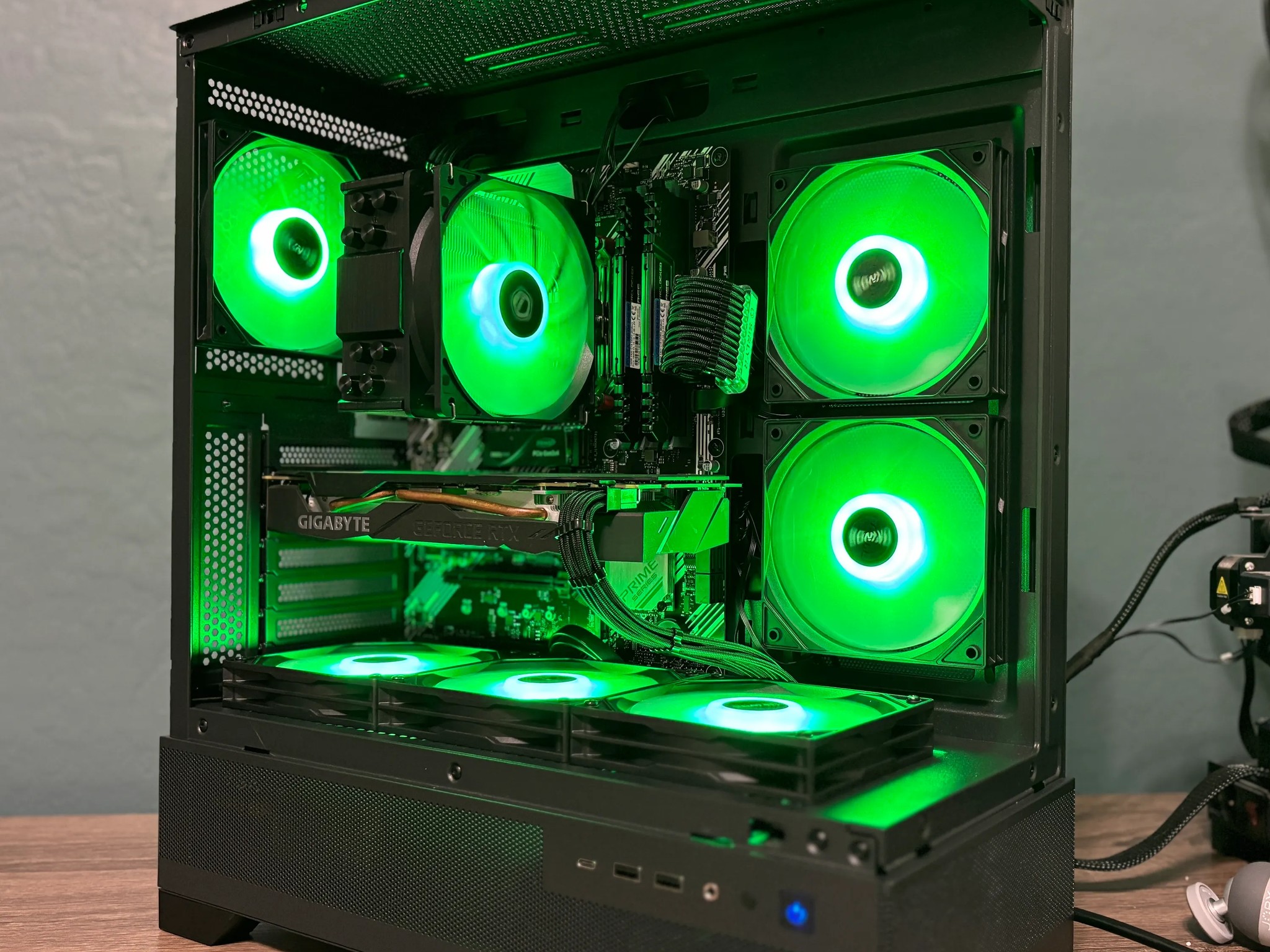 Fish Tank RTX Gaming PC